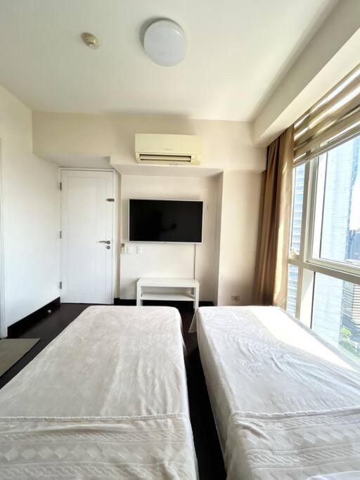 2 Bedroom Loft At Twin Oaks Place *