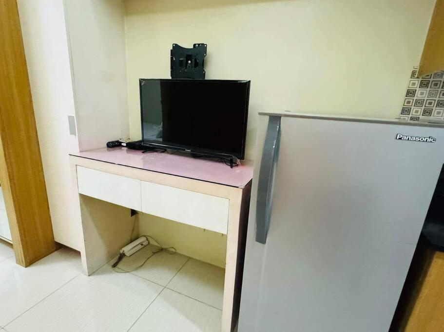 Shell C23 Shortwalk Moa Balcony Poolview Apartment Manila