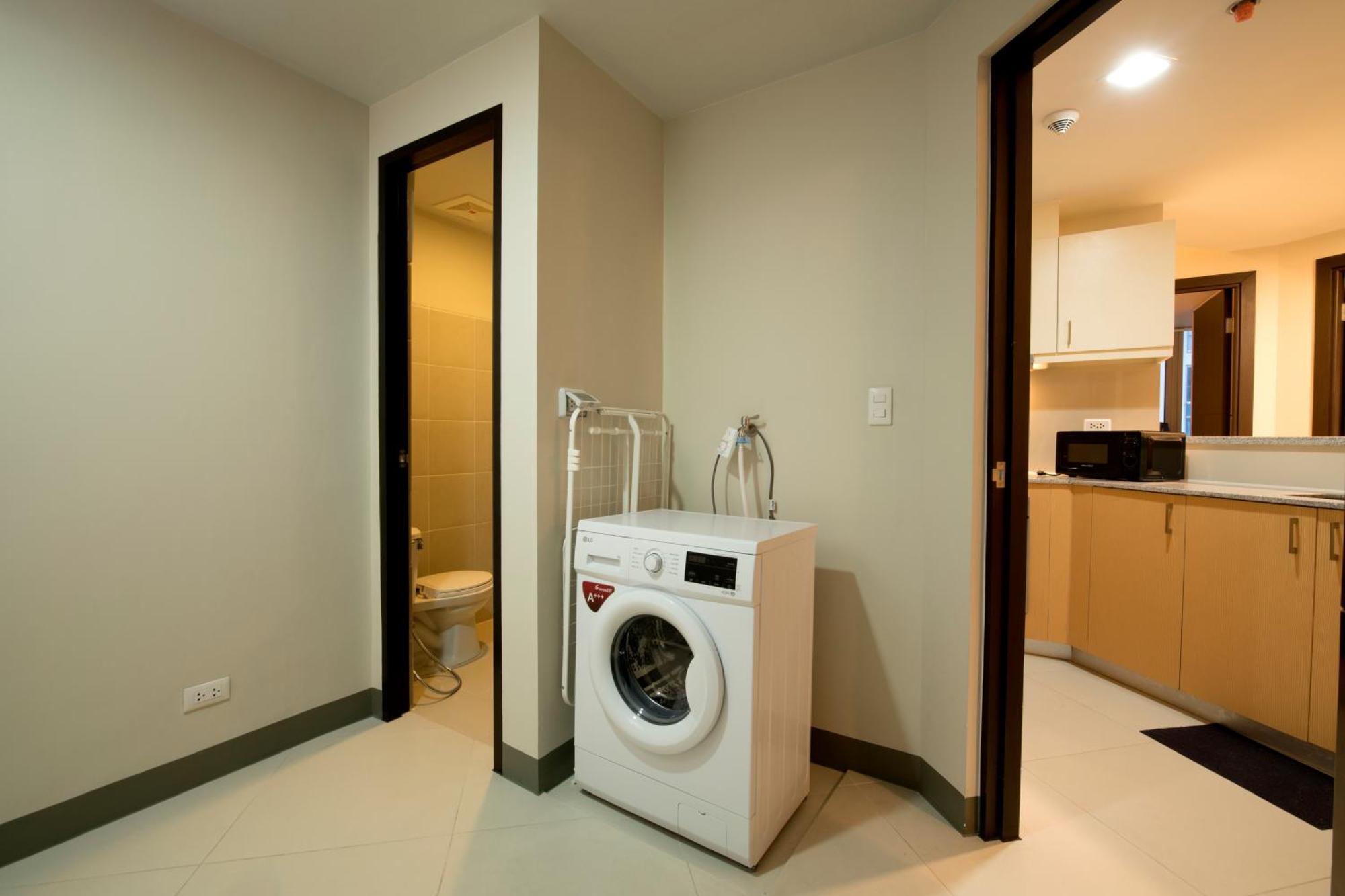 Uptown Parksuites Tower 2 Bgc By Ph Staycation