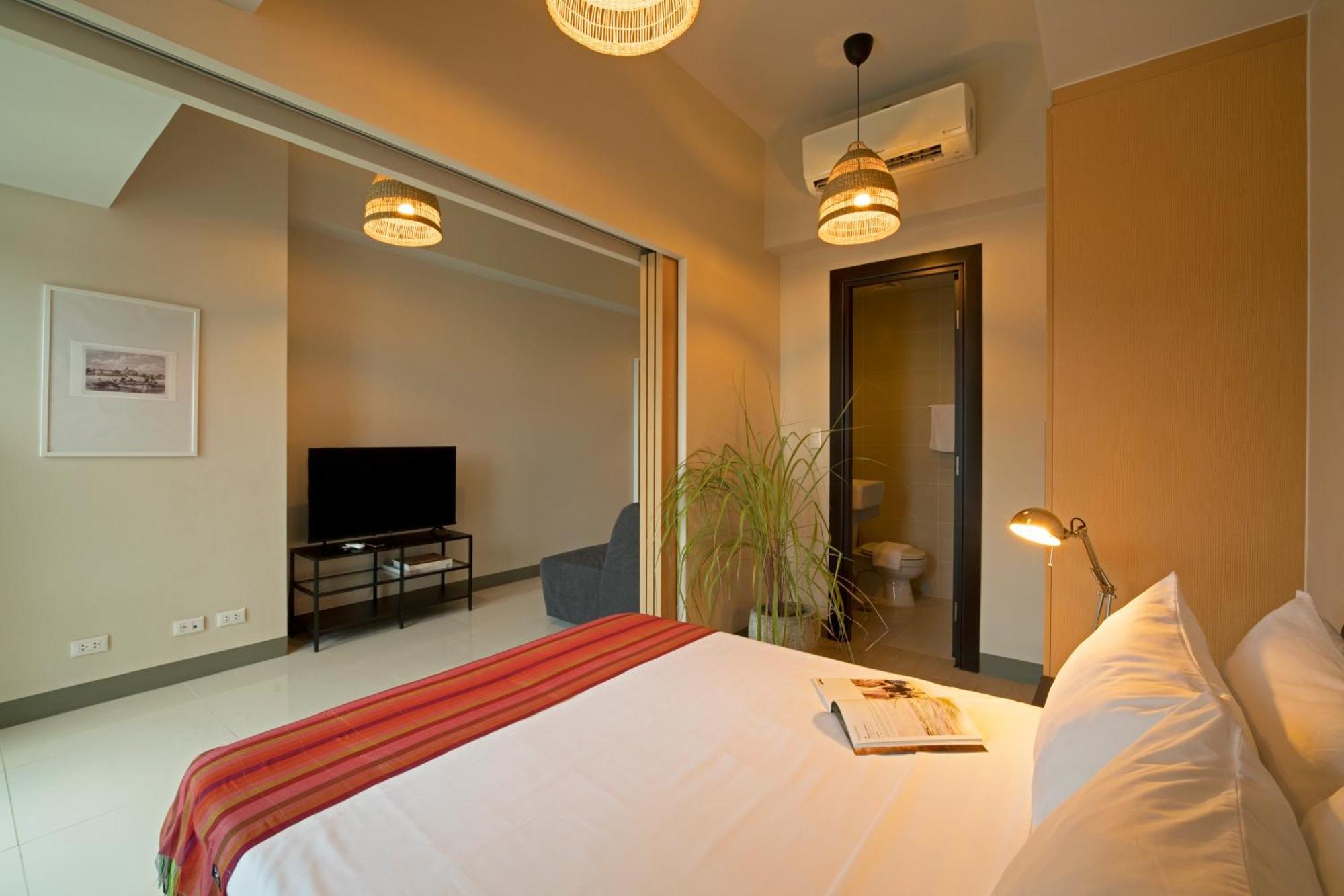 Apartment Uptown Parksuites Tower 2 Bgc By Ph Staycation *