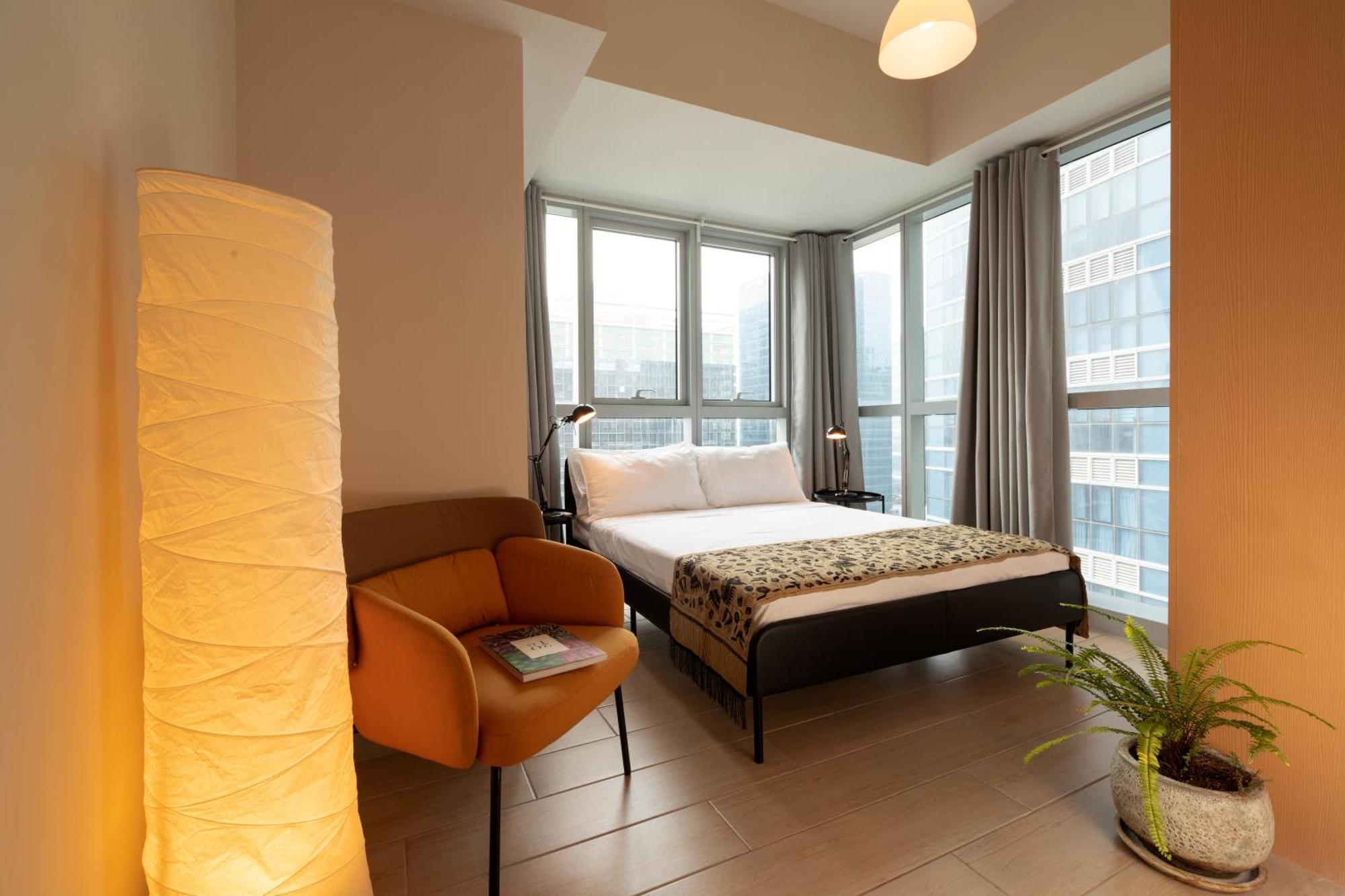 Uptown Parksuites Tower 2 Bgc By Ph Staycation Manila