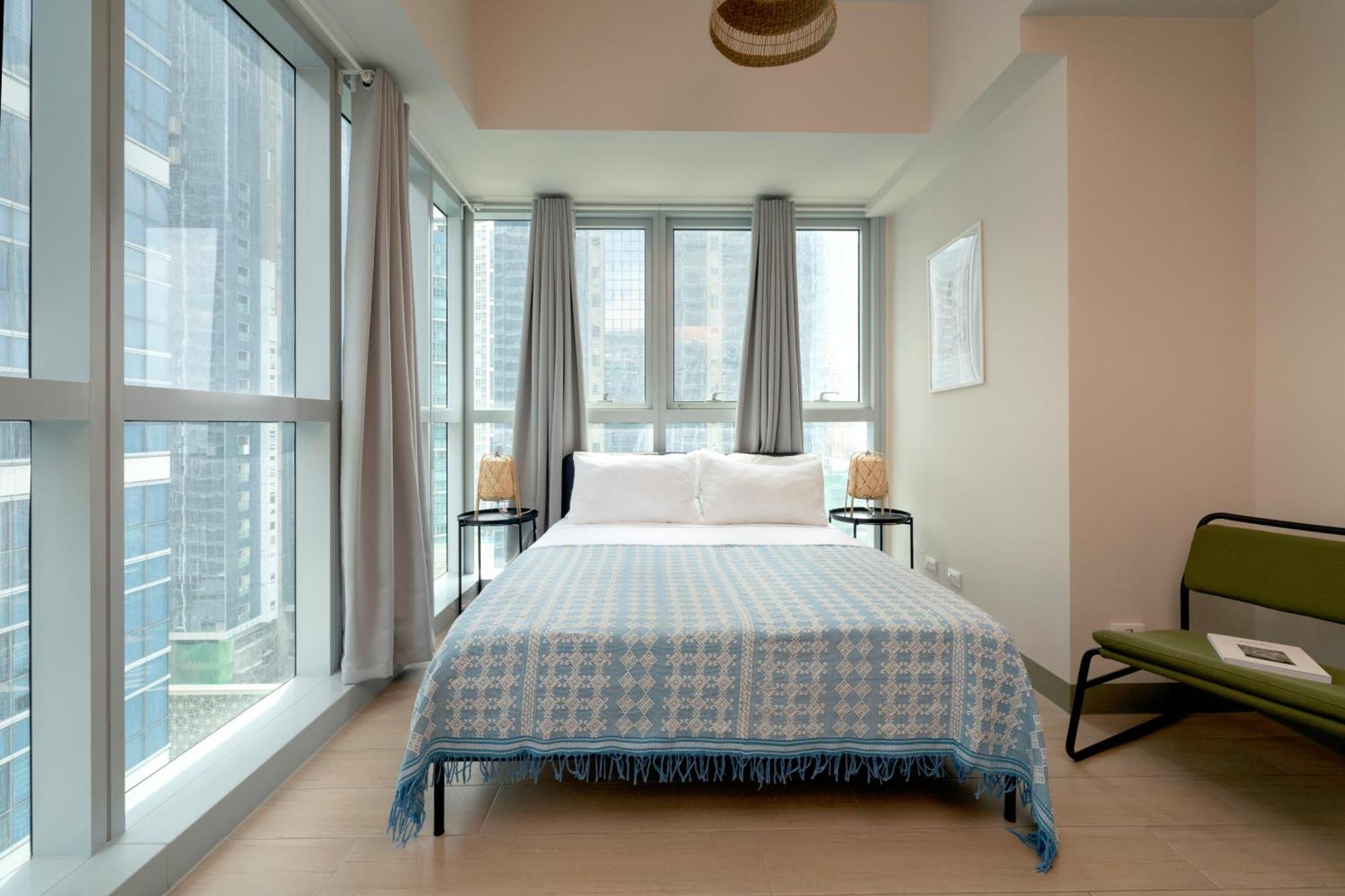 Uptown Parksuites Tower 2 Bgc By Ph Staycation Manila