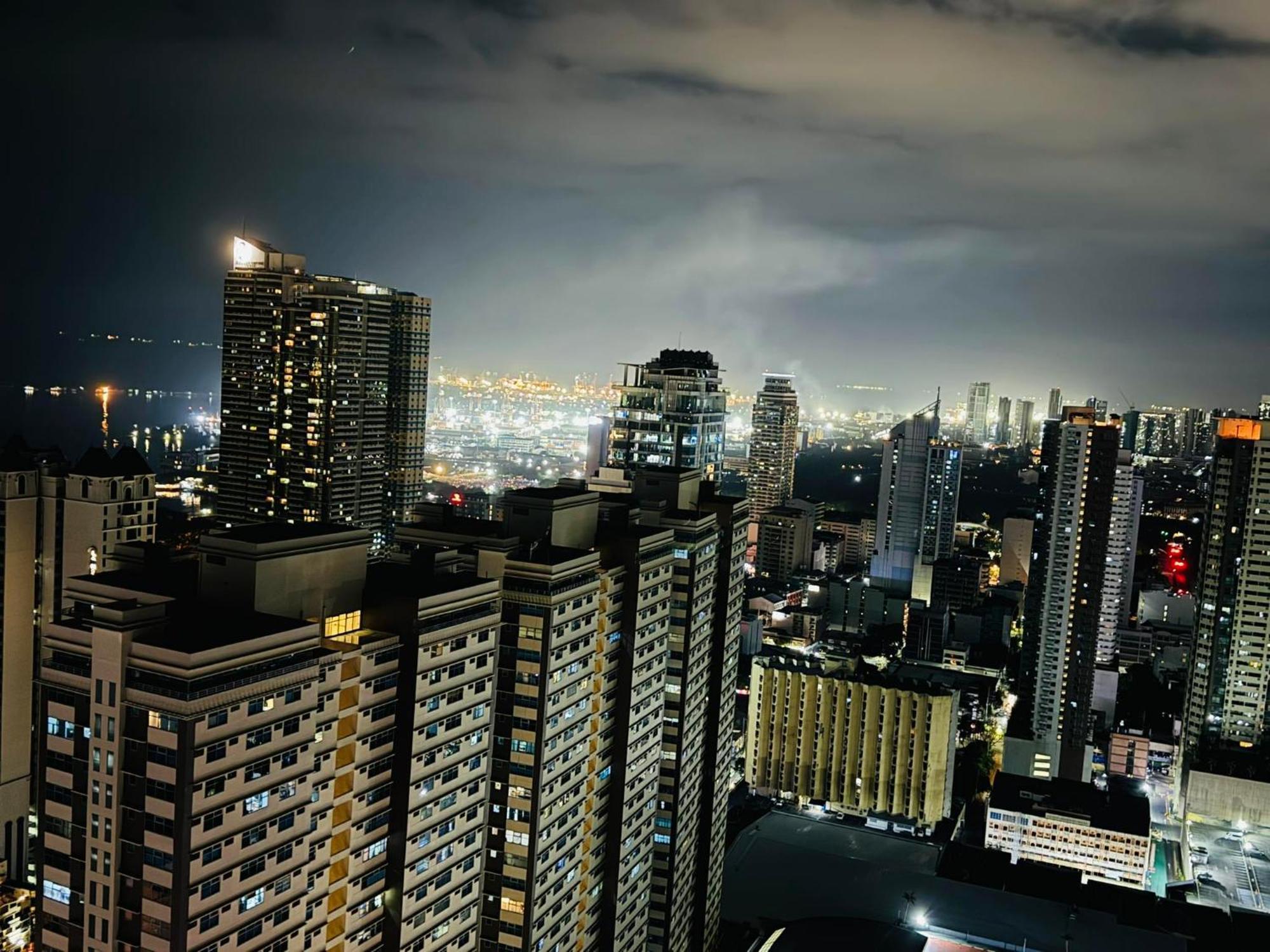 Apartment Birch Tower A2 Front Of Robinson Mall Manila