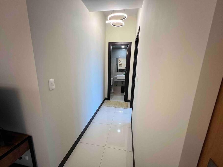 Modern 2br In Uptown Parksuites W/ Free Parking Apartment *