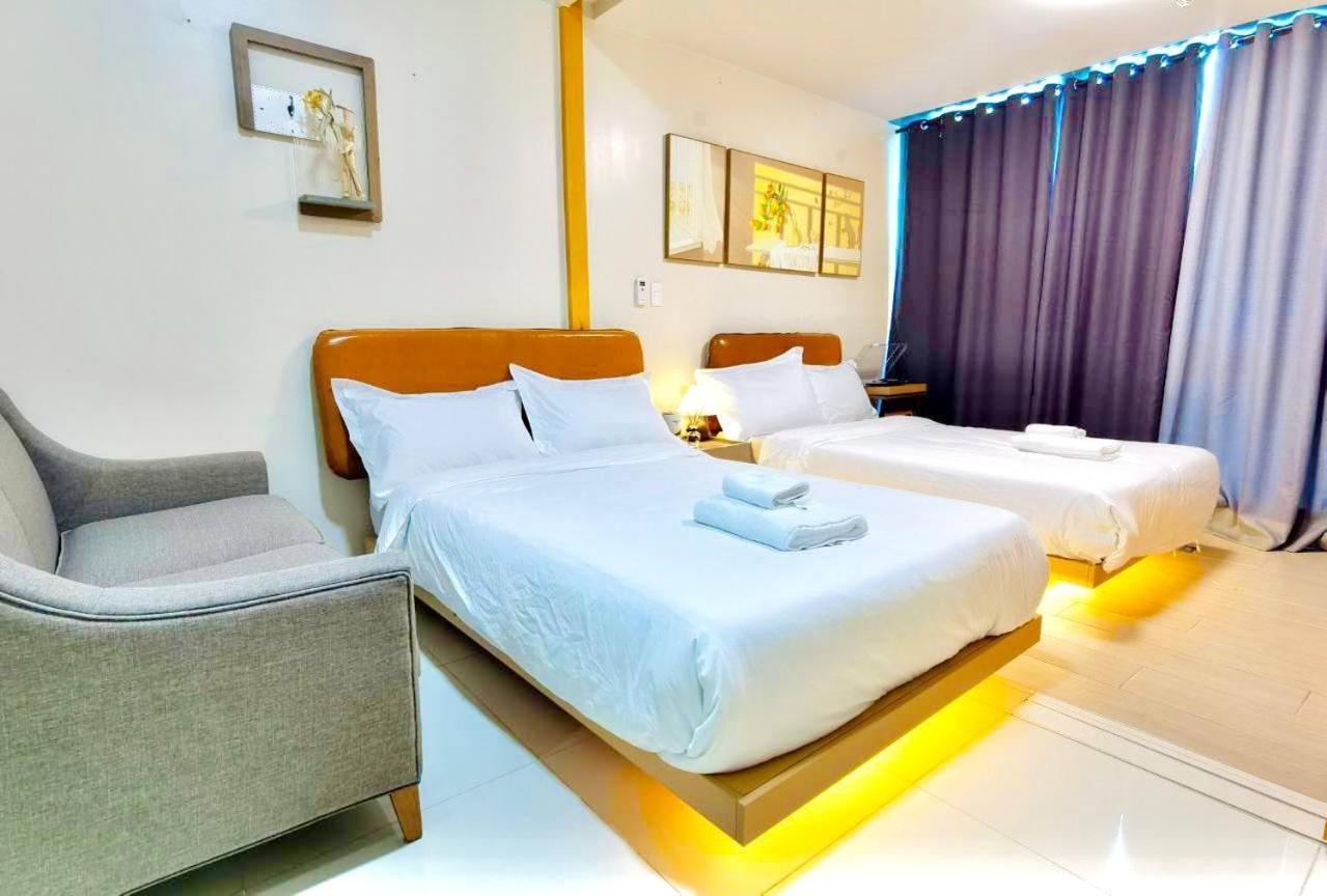 Thompson - 2 Beds, One Uptown Residences - Xbox & Netflix