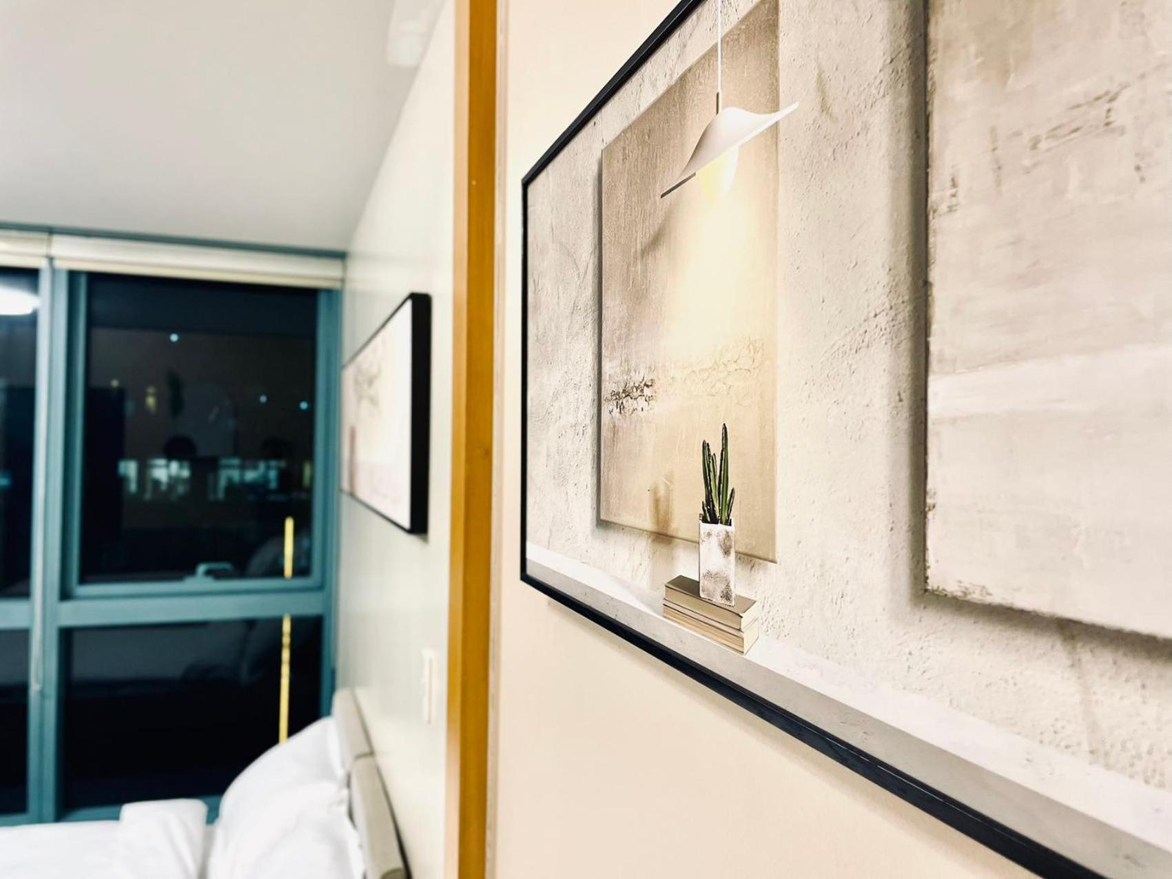 Thompson - 2-beds, One Uptown Residences, 30f - Xbox & Netflix Apartment Manila