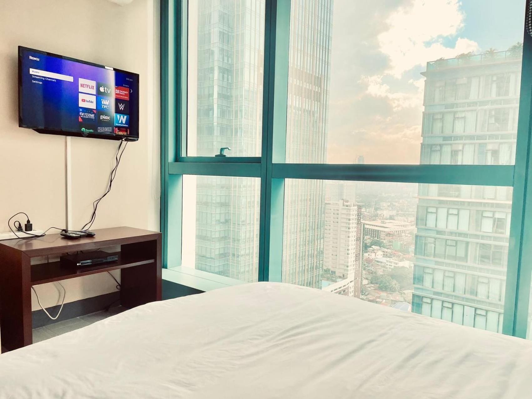 Thompson - 2-beds, One Uptown Residences, 30f - Xbox & Netflix *
