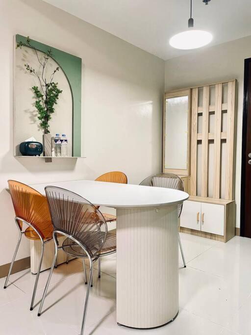 Thompson - 2-beds Near Okada, Bayshore 2 Manila