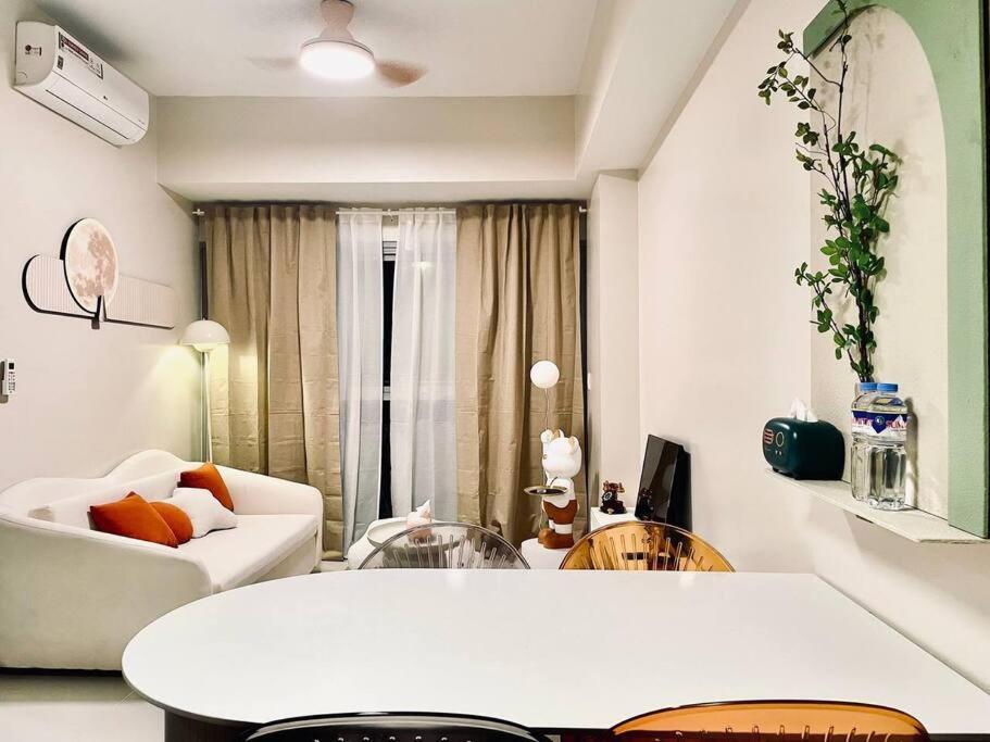 Thompson - 2-beds Near Okada, Bayshore 2 Manila