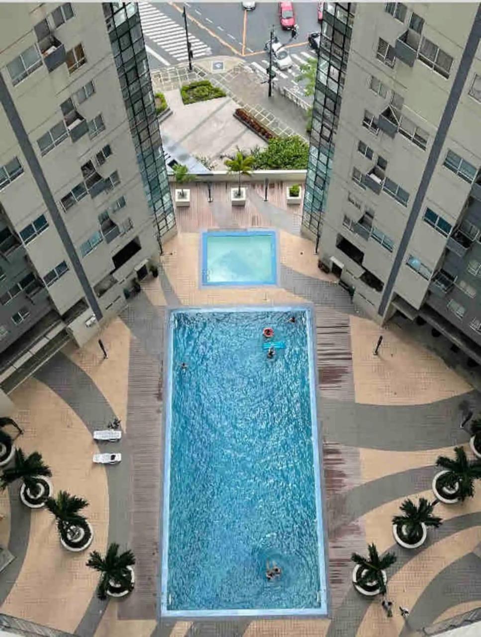Bgc - Two Bedroom With Game With 400mbps Wifi- 09