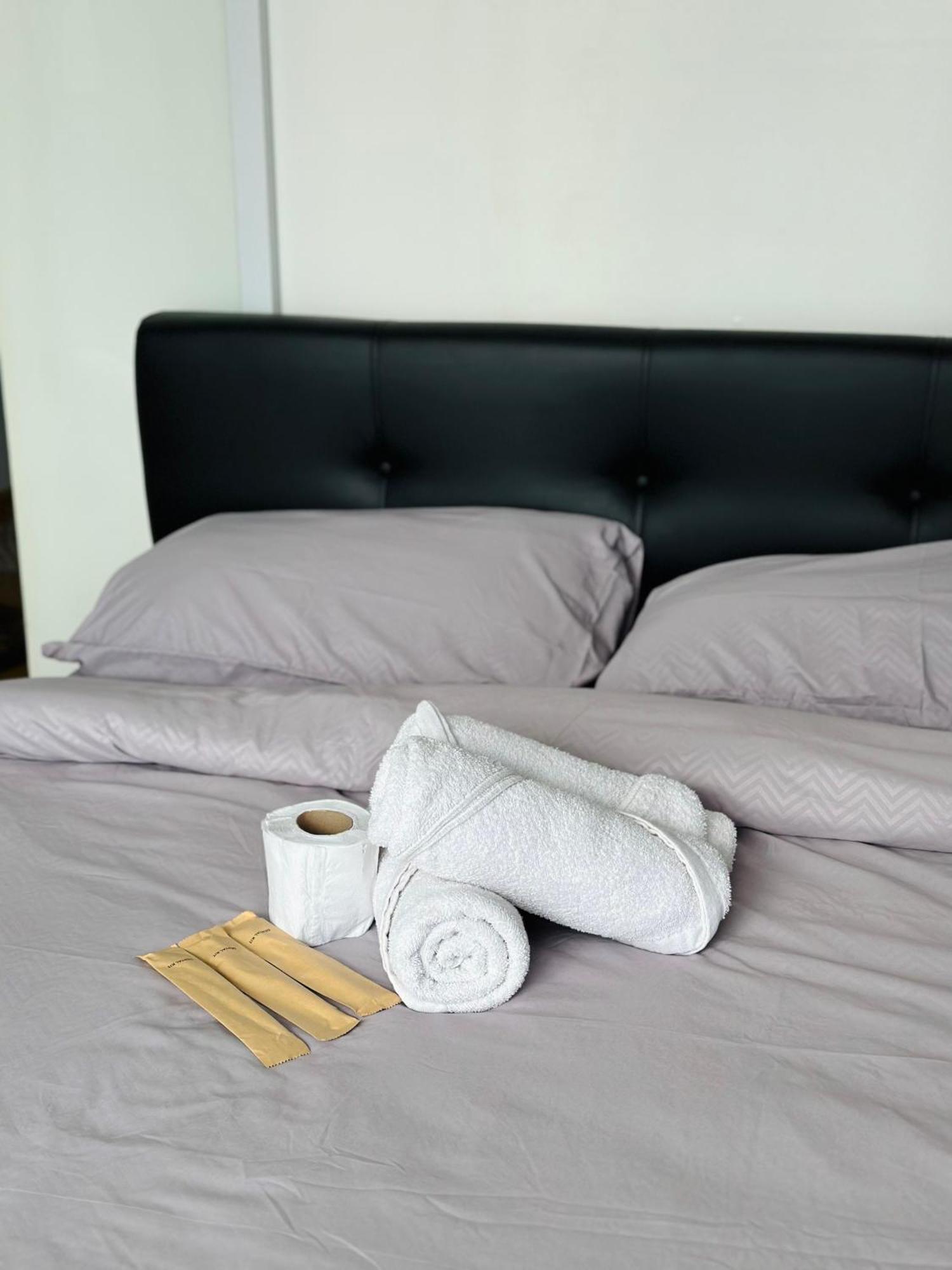 Azure Staycation Near The Airport Apartment *