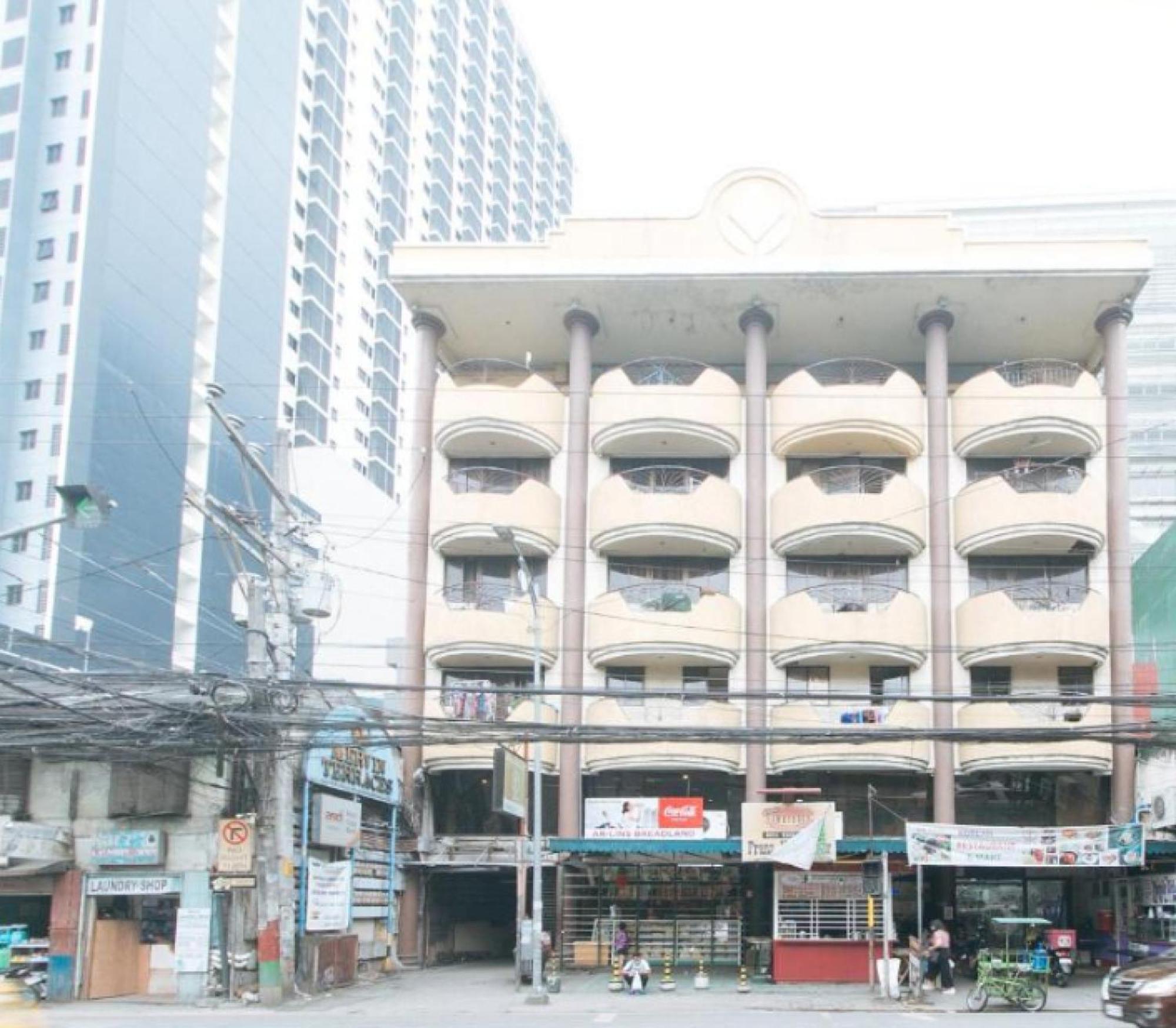 Mervin's Terraces By Reddoorz Hotel *