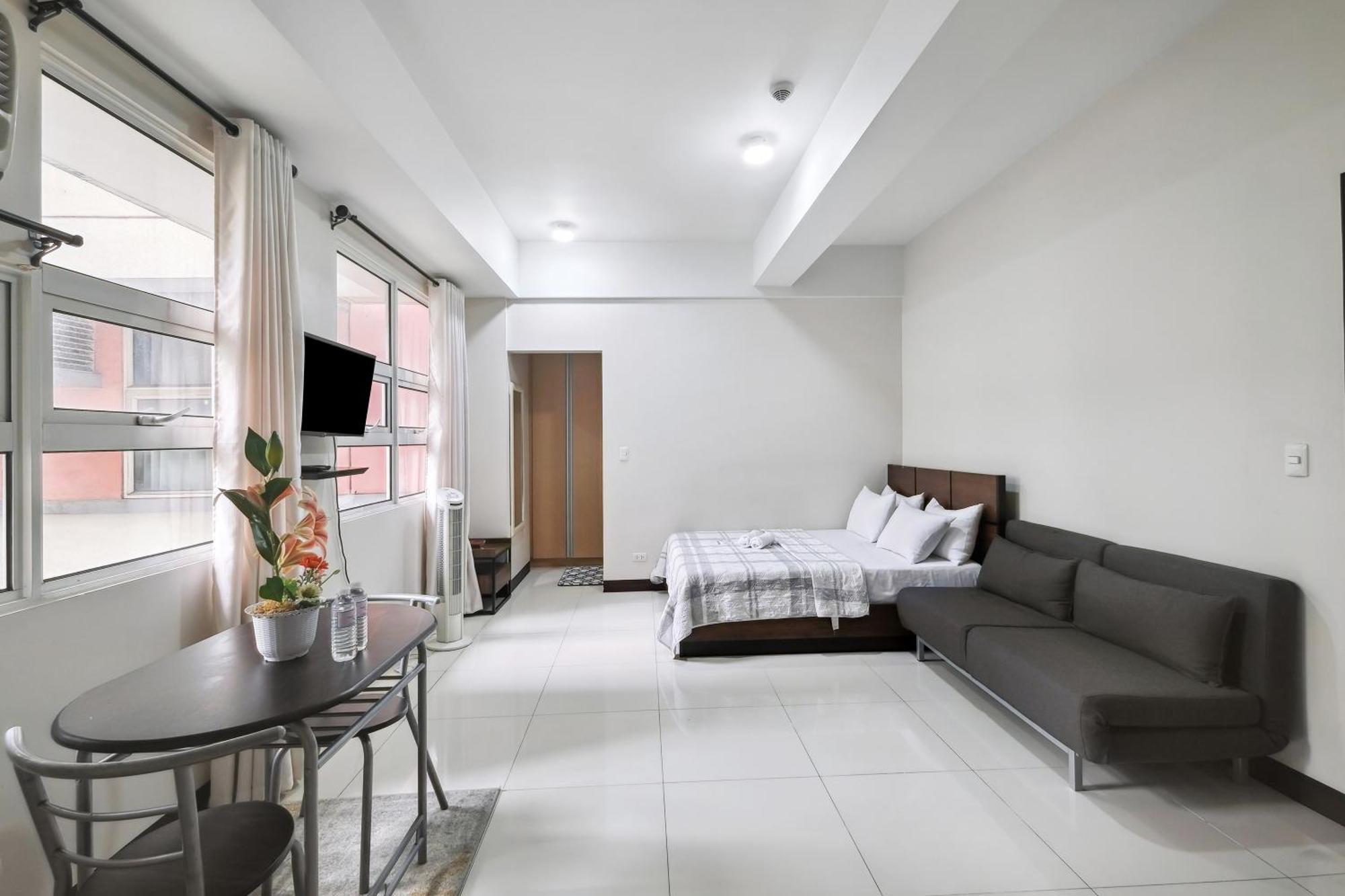 Tess And Tessha Condotel Near T3 Airport Apartment