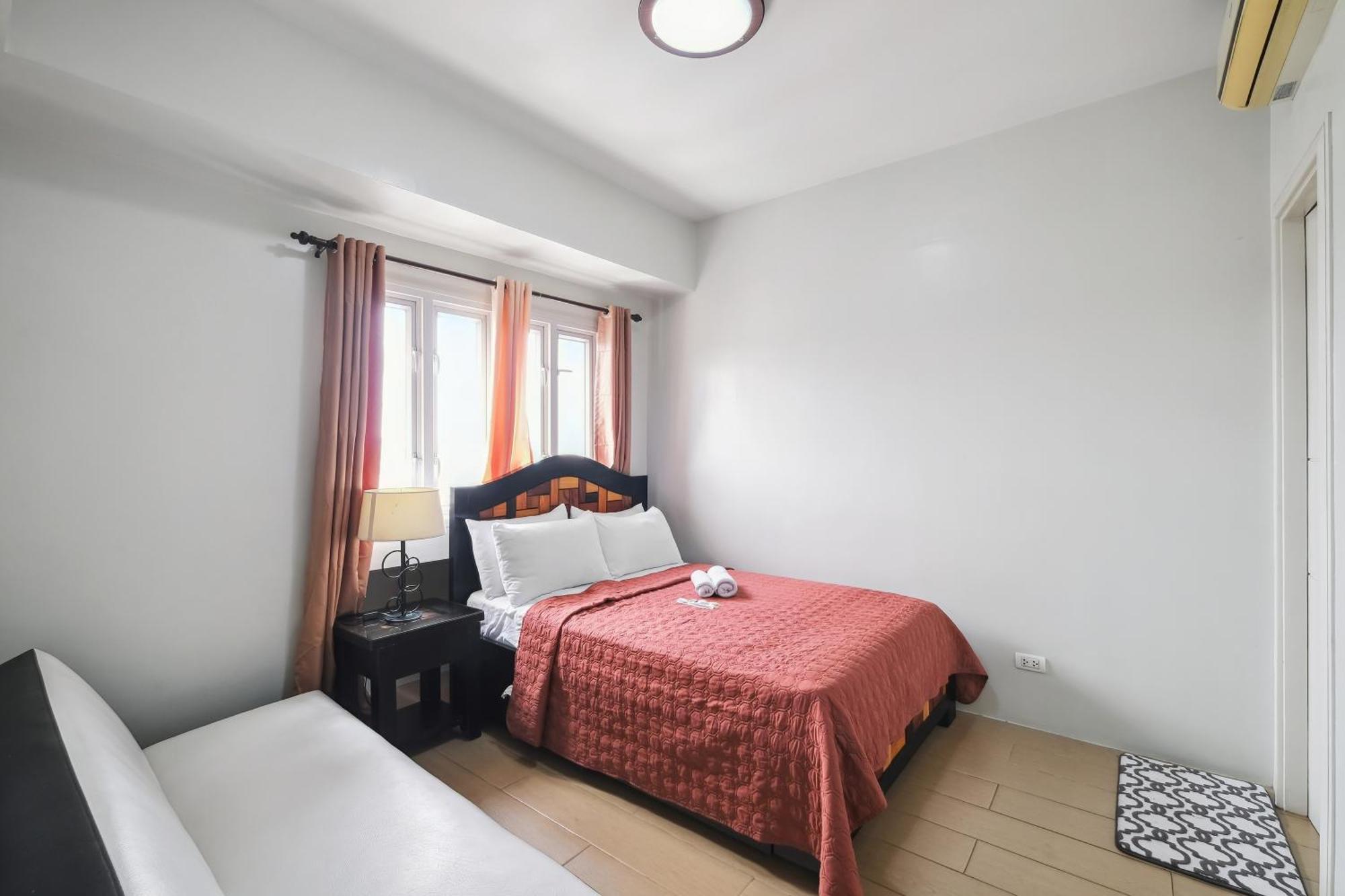 Tess And Tessha Condotel Near T3 Airport Manila