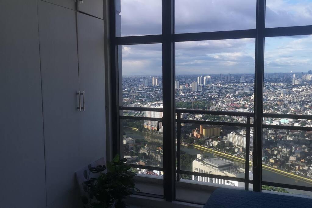 Penthouse At Poblacion - 200mbs Net - 50in Tv - Awesome View Apartment Manila