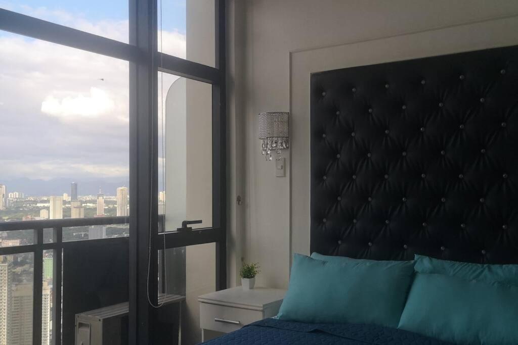 Penthouse At Poblacion - 200mbs Net - 50in Tv - Awesome View