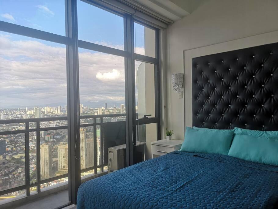 Penthouse At Poblacion - 200mbs Net - 50in Tv - Awesome View Apartment