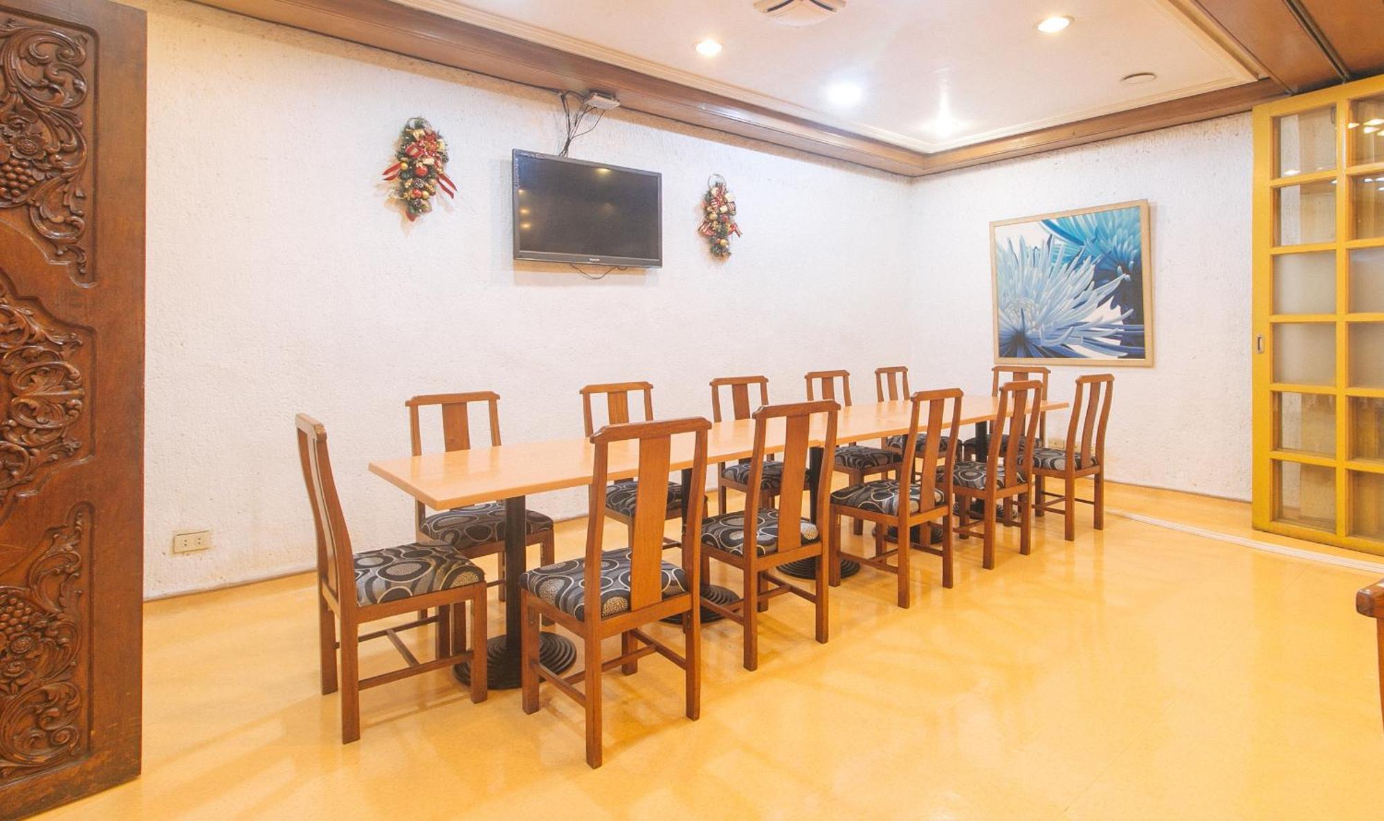 Hotel Aloha Roxas Boulevard
