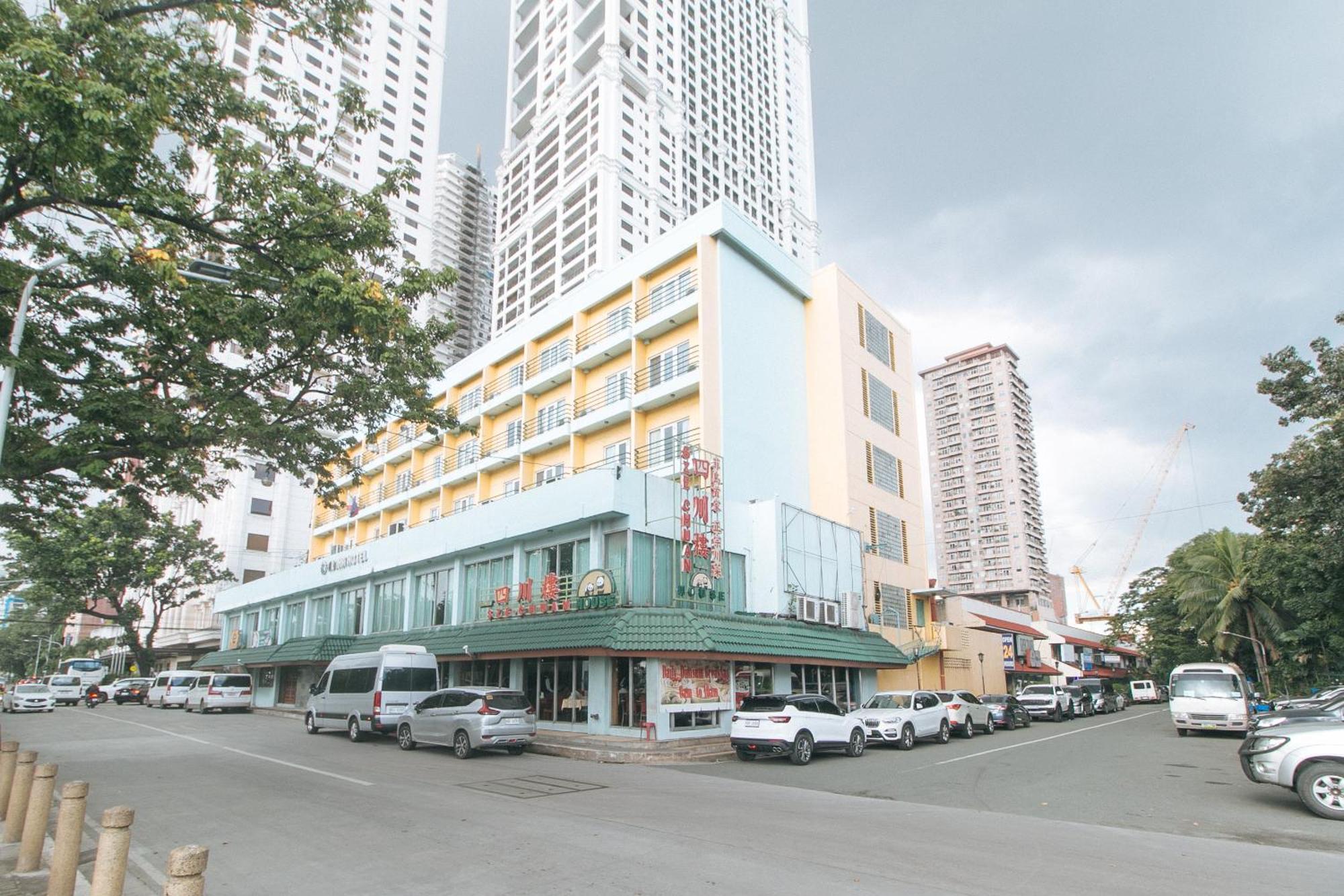 Hotel Aloha Roxas Boulevard 3*