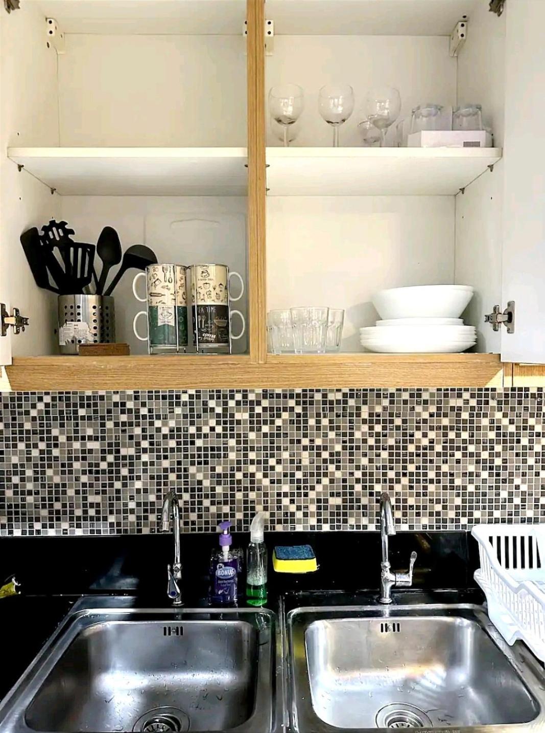 Shell Res Nr Moa 2br Free Parking *
