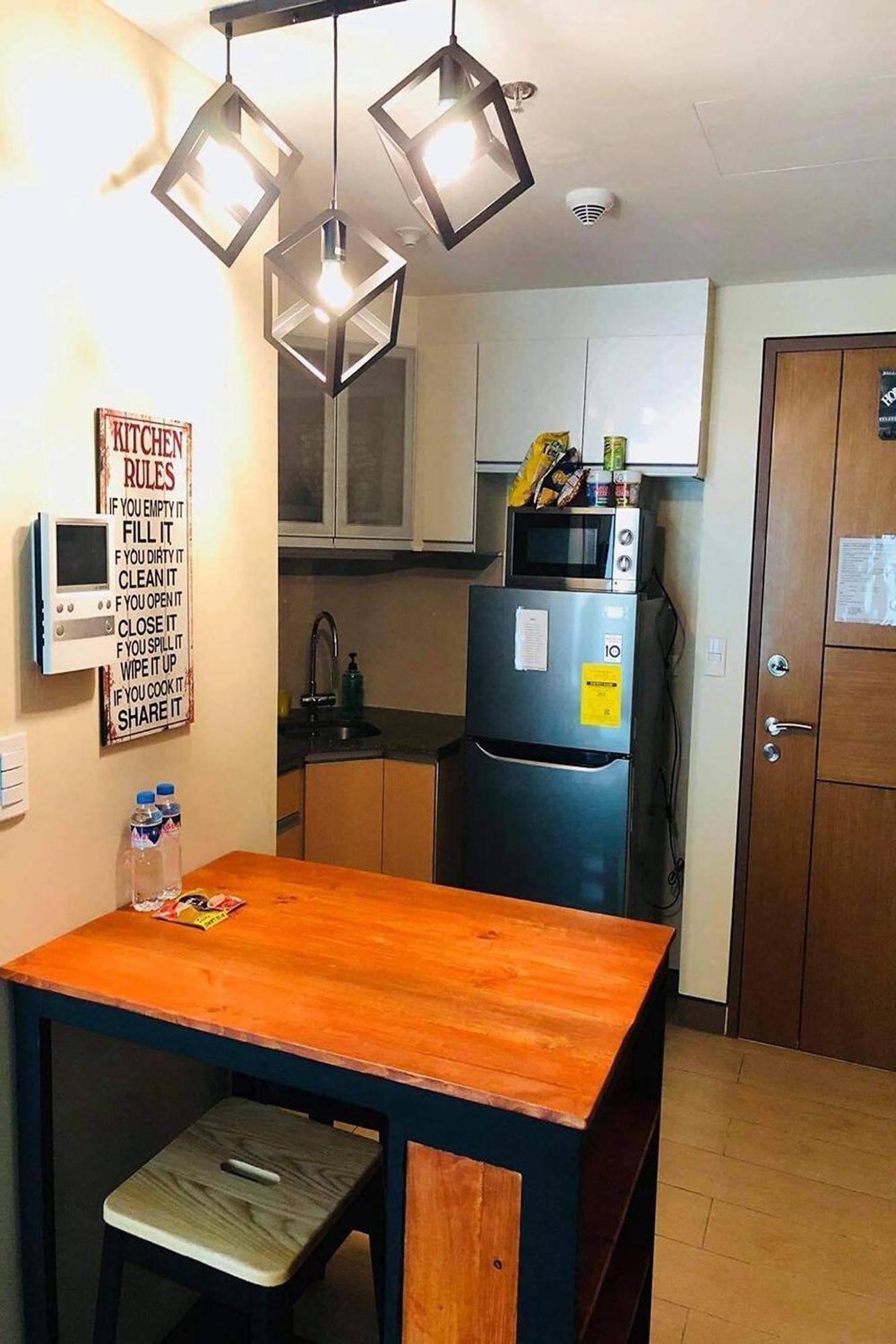 Prs At One Palm Tree Near Airport Apartment *