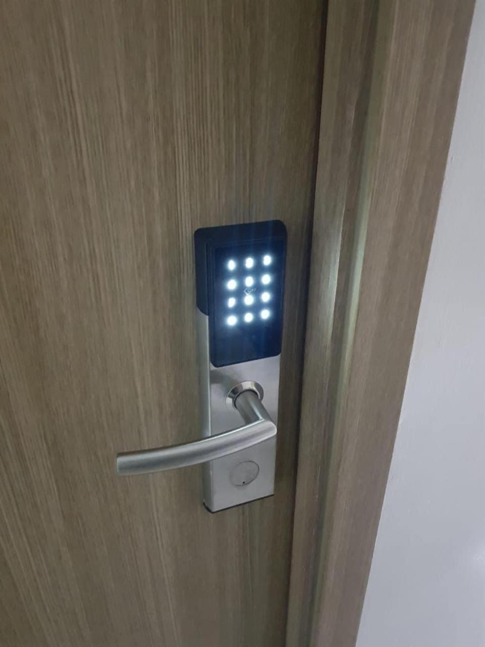 Luxury Two Bedroom With Balcony In South Of Pinas Apartment Manila