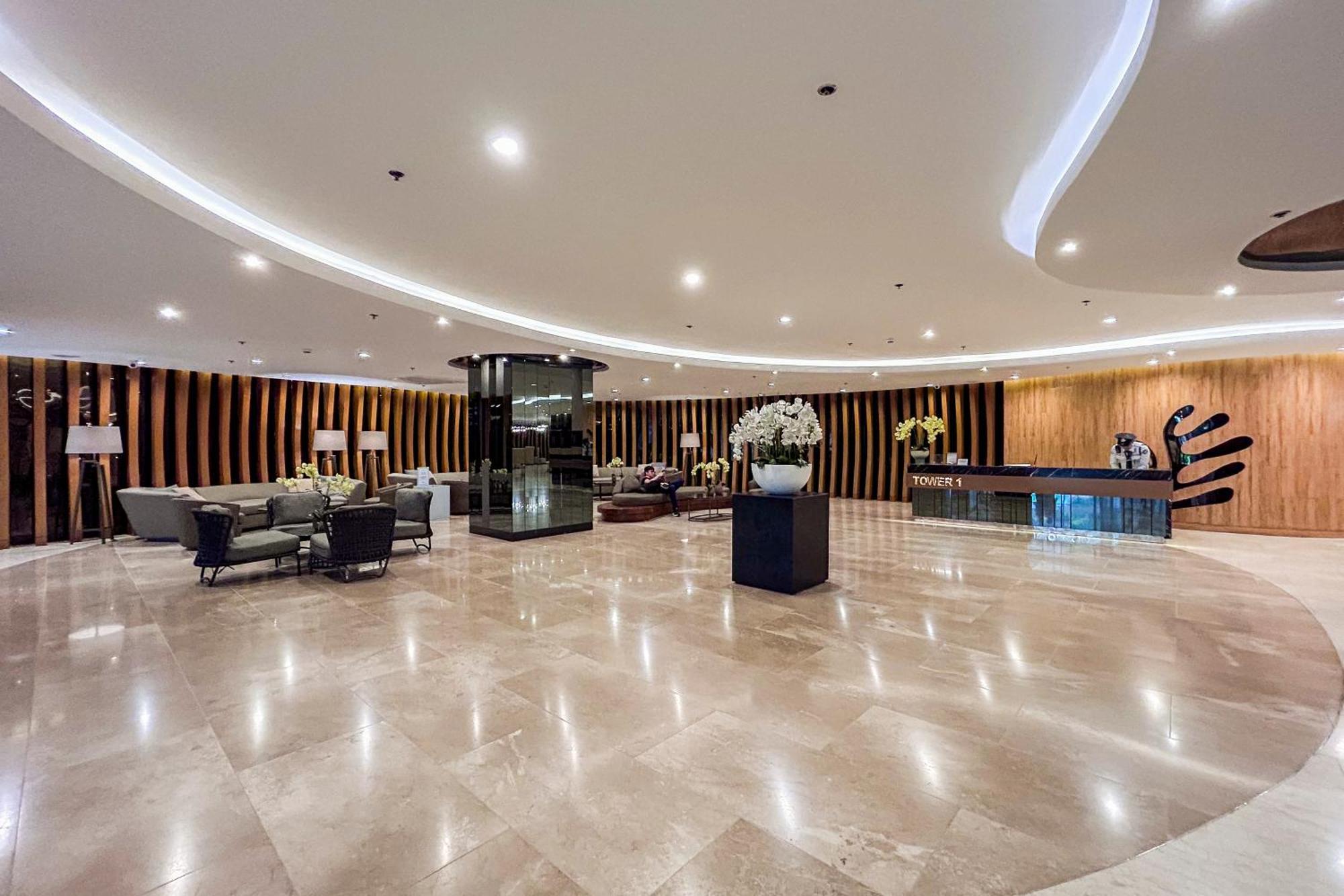2 Side-by-side P00l Front Condos, 6 Beds, 2 Cr, 2 Kitchen For 10 Guests At Moa * Manila