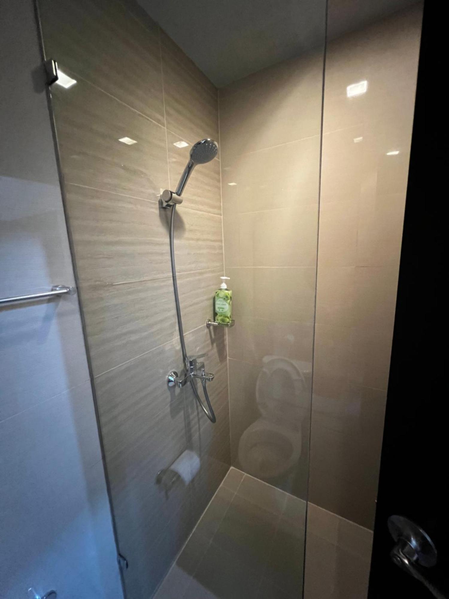 1 Bedroom Uptown Bgc With Balcony Manila