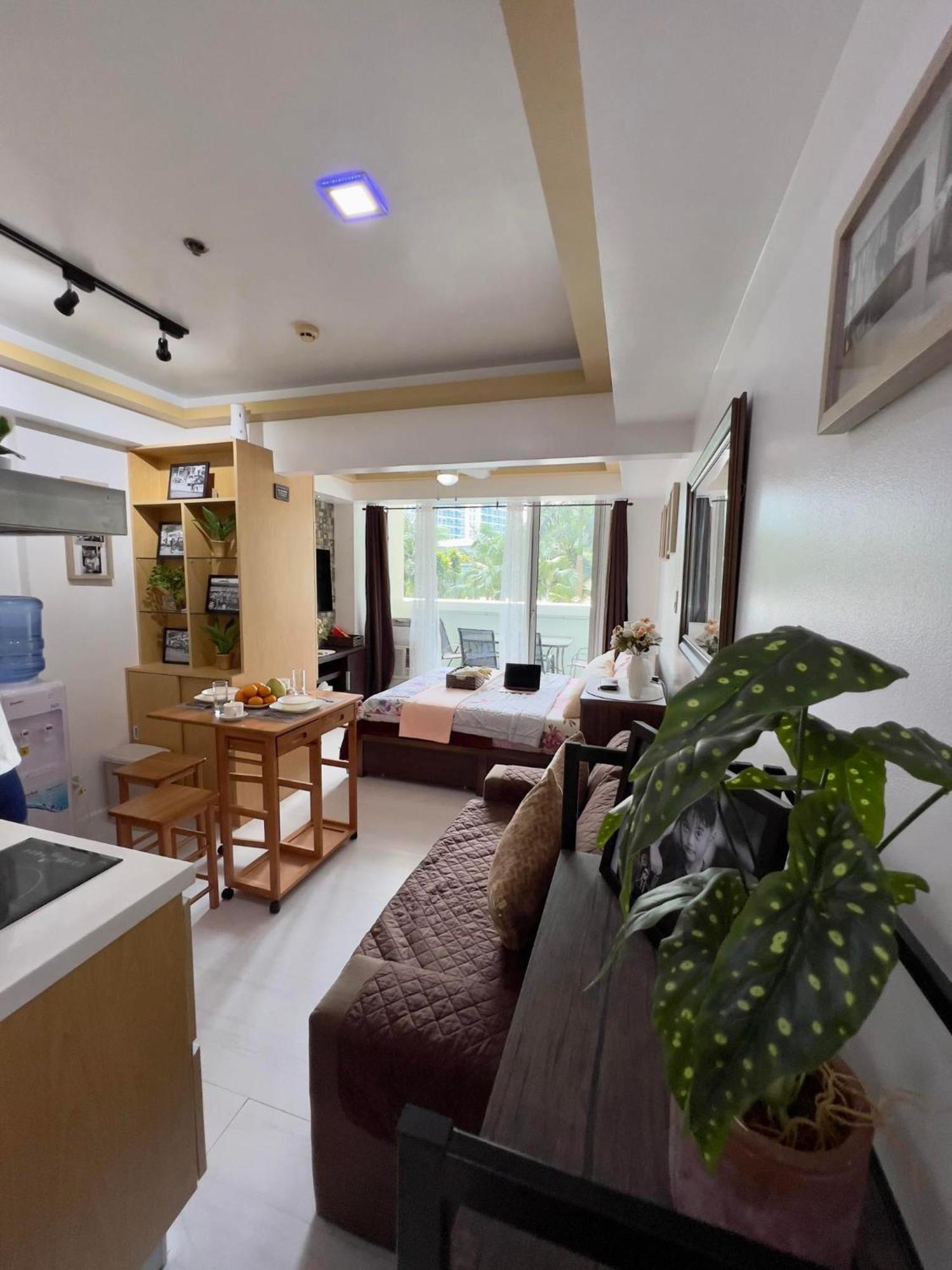 Apartment Beach Front Living In The Heart Of The City, Azure Residences