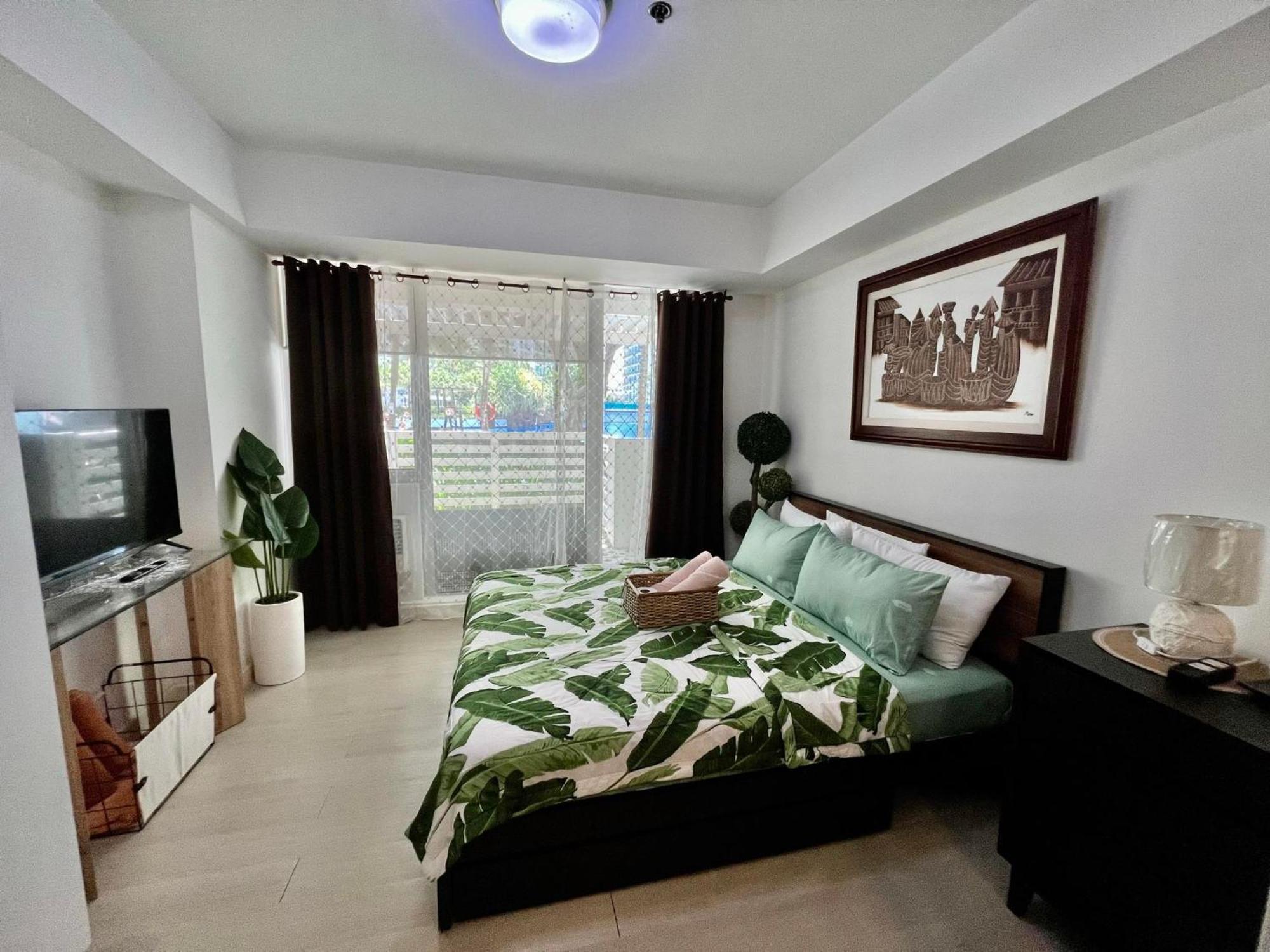 Apartment Beach Front Living In The Heart Of The City, Azure Residences