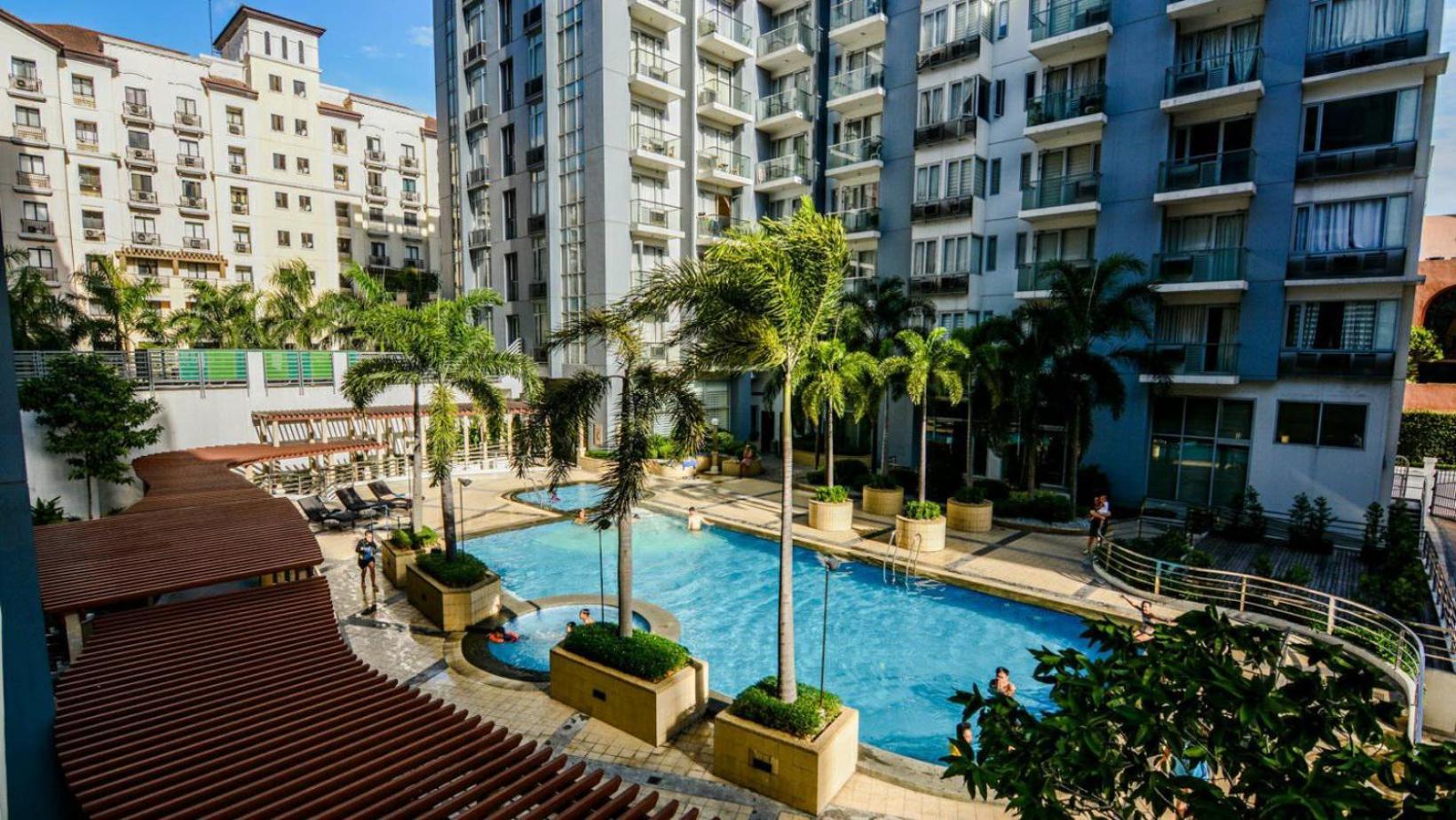 One Palm Tree - 2h With Balcony - Across Terminal 3 Airport * Manila