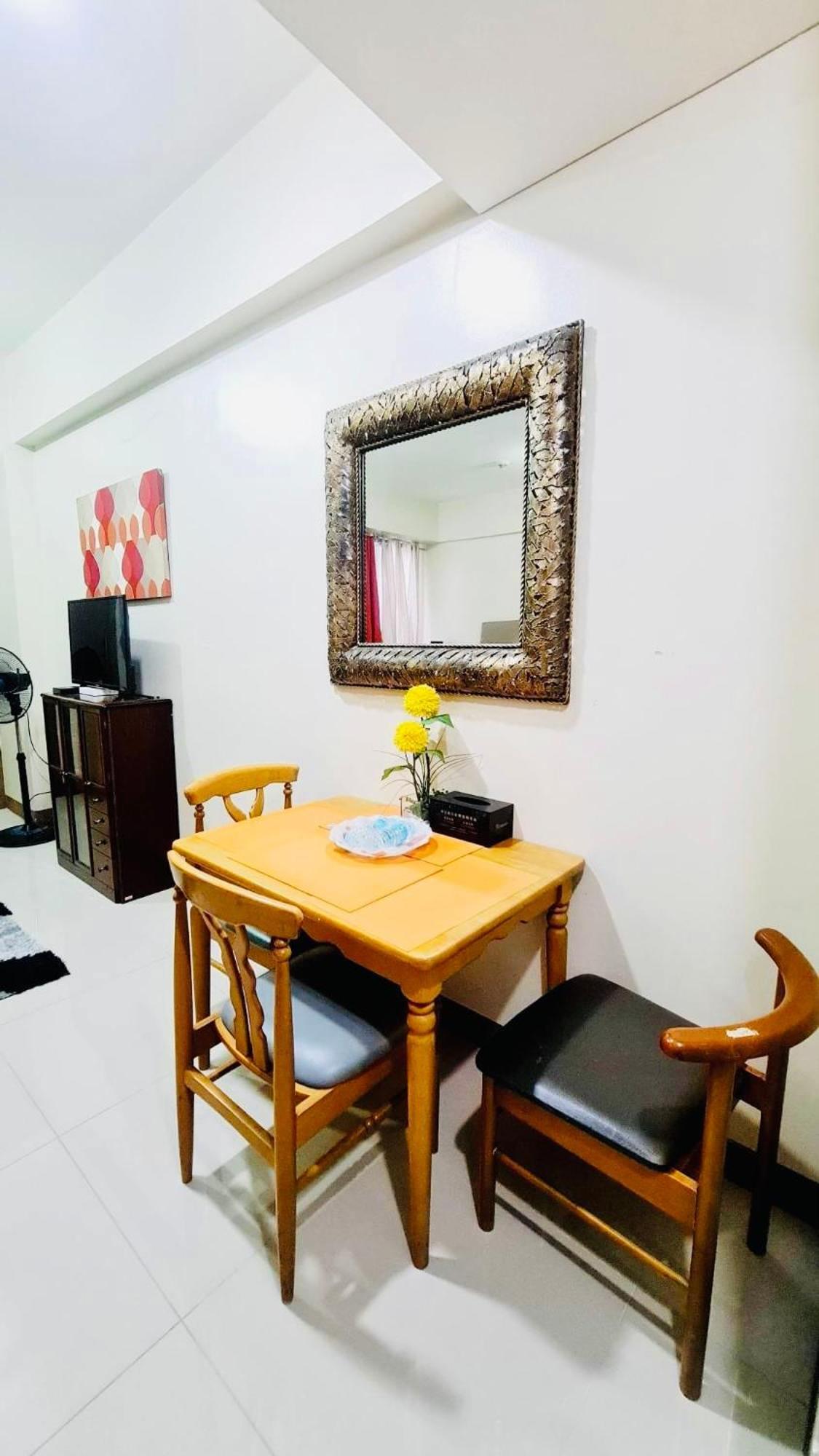 Apartment One Palm Tree - 2h With Balcony - Across Terminal 3 Airport Manila