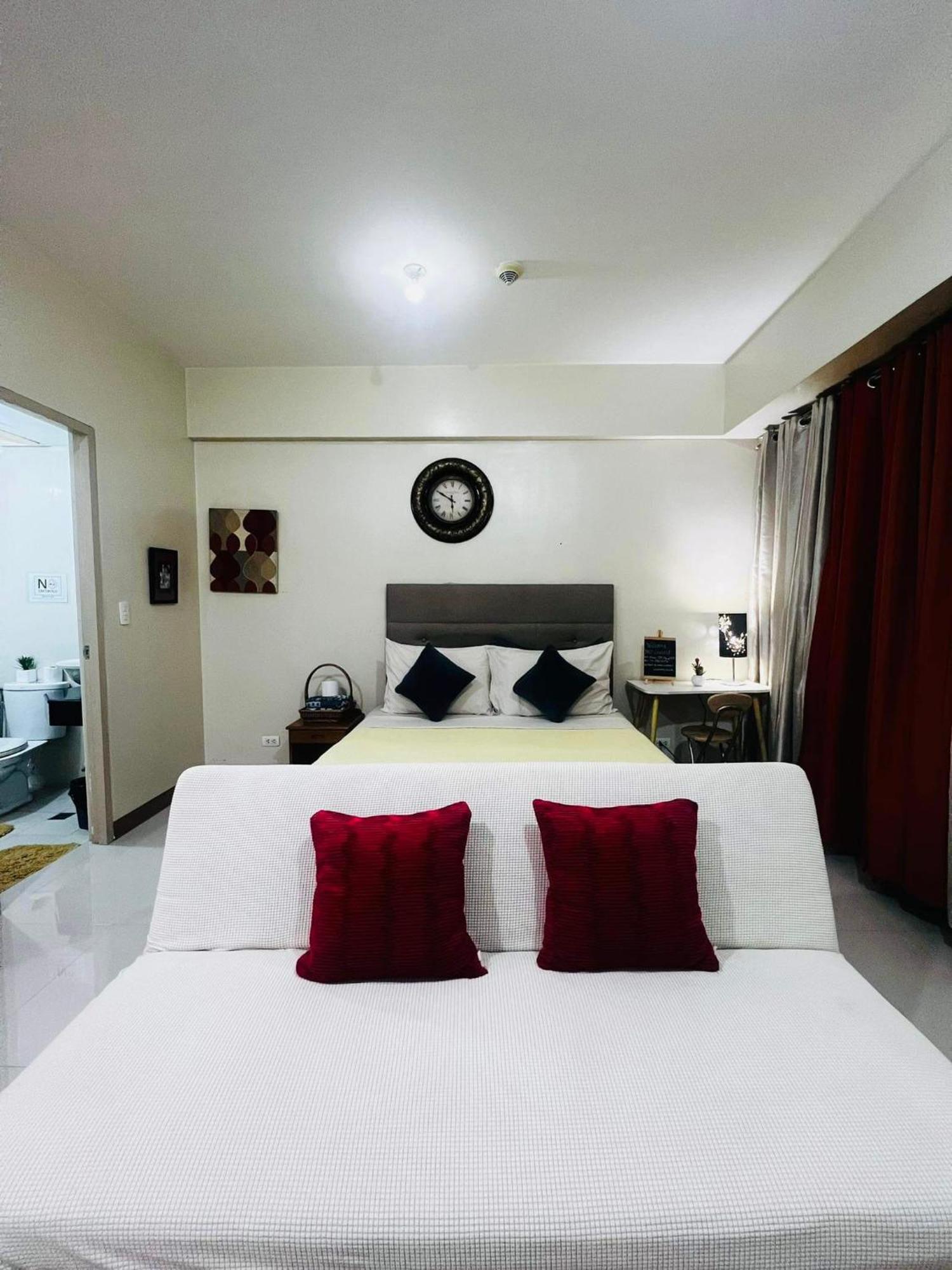 One Palm Tree - 2h With Balcony - Across Terminal 3 Airport Apartment