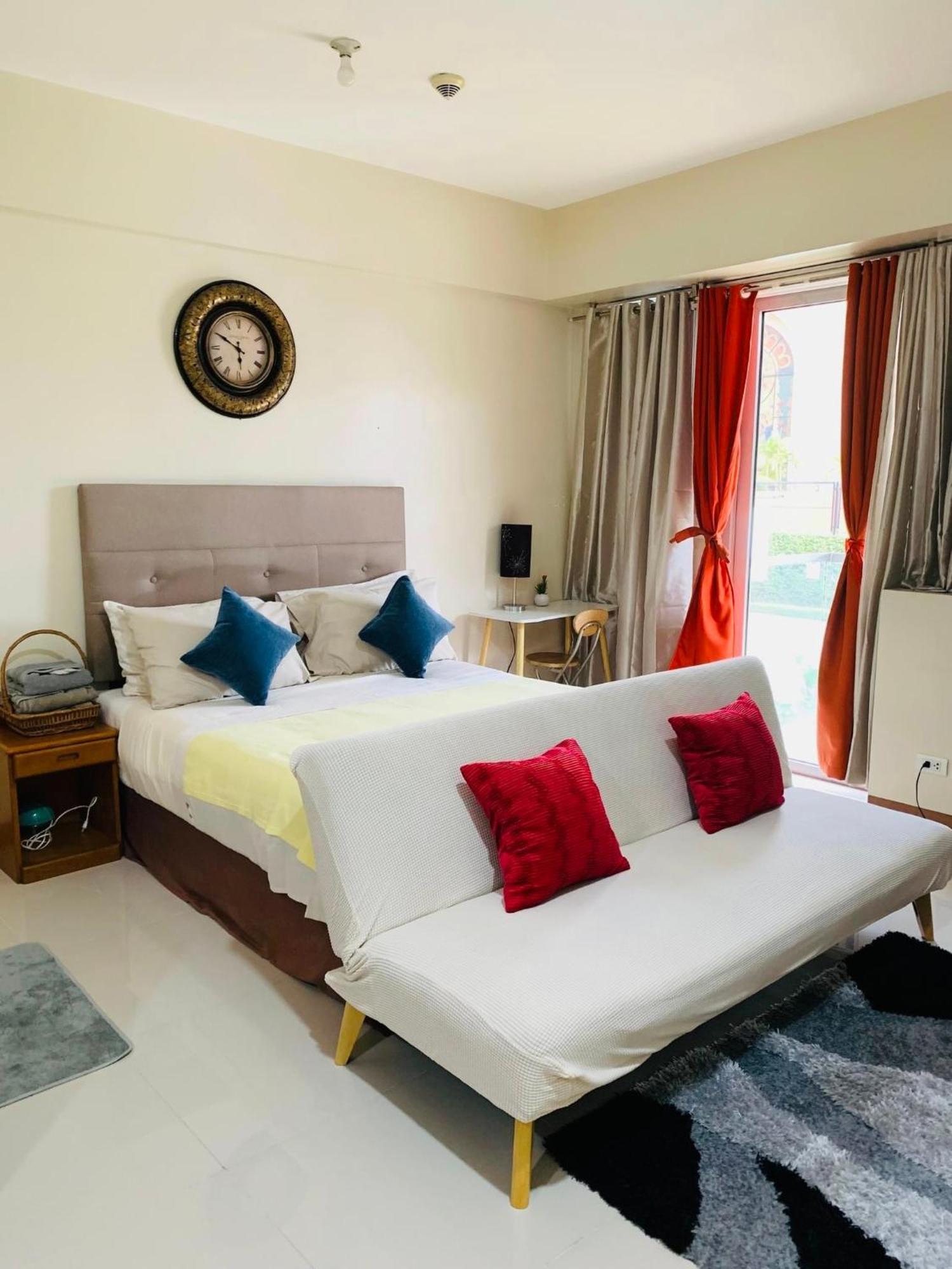 One Palm Tree - 2h With Balcony - Across Terminal 3 Airport Apartment *
