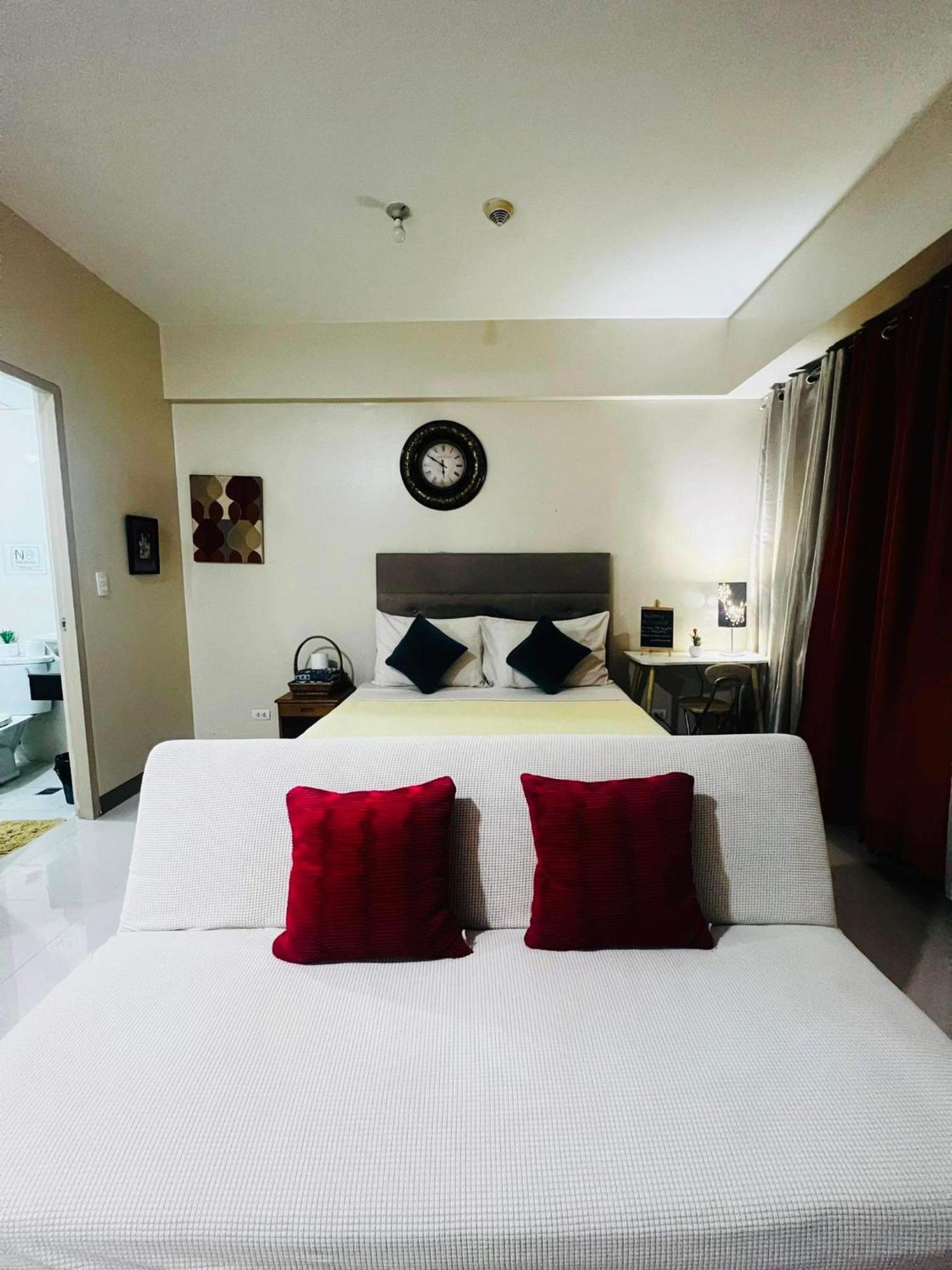 Apartment One Palm Tree - 2h With Balcony - Across Terminal 3 Airport Manila