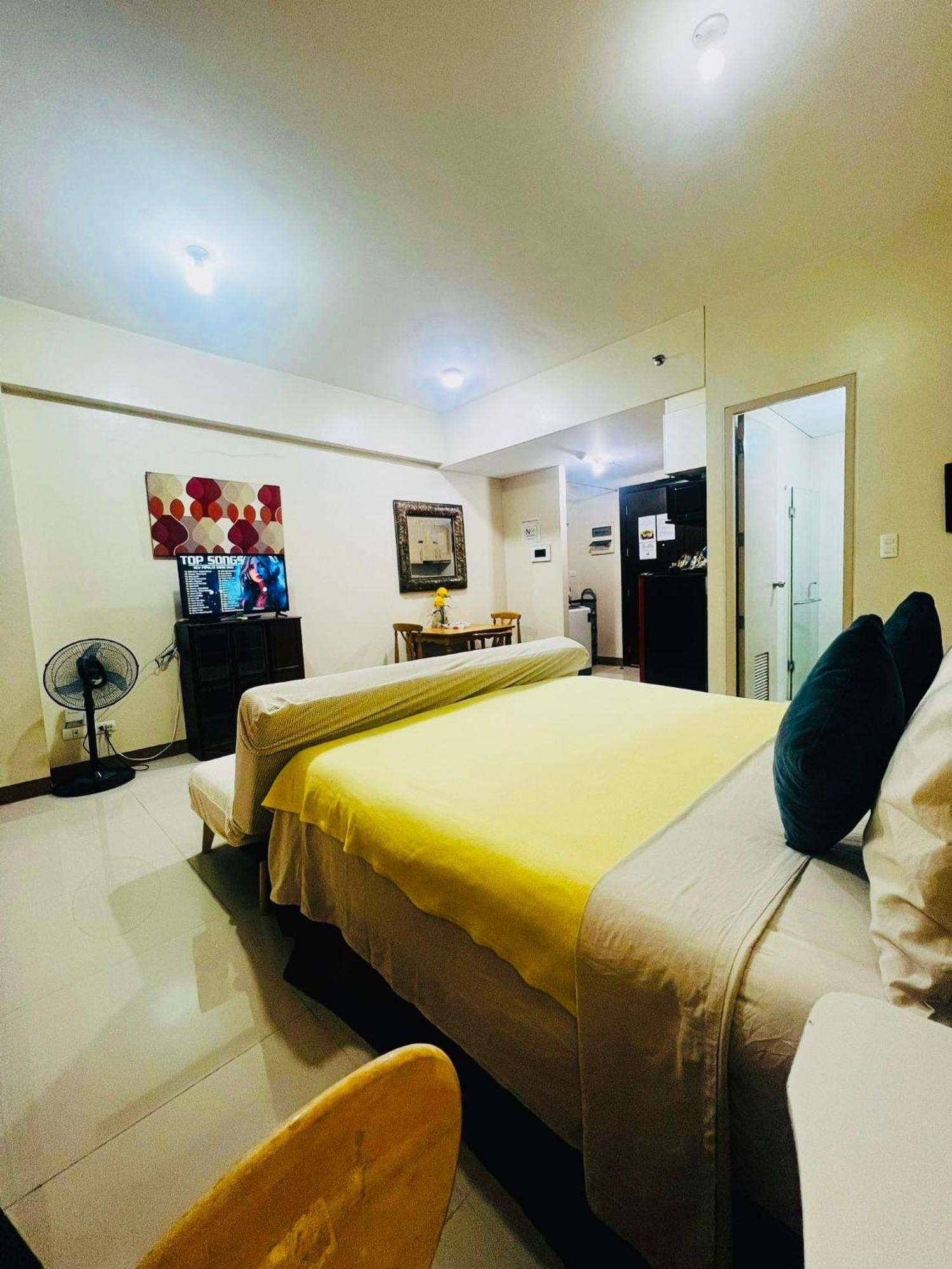 Apartment One Palm Tree - 2h With Balcony - Across Terminal 3 Airport Manila