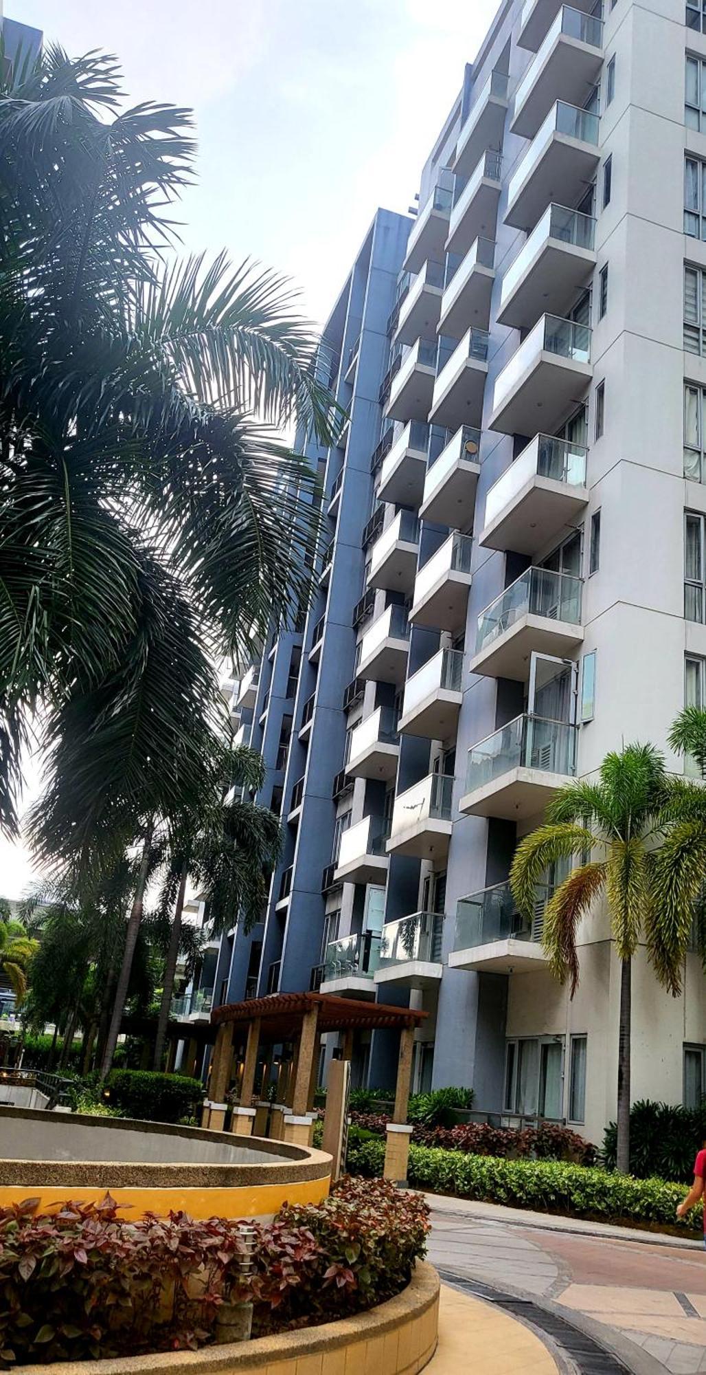 One Palm Tree - 2h With Balcony - Across Terminal 3 Airport Apartment