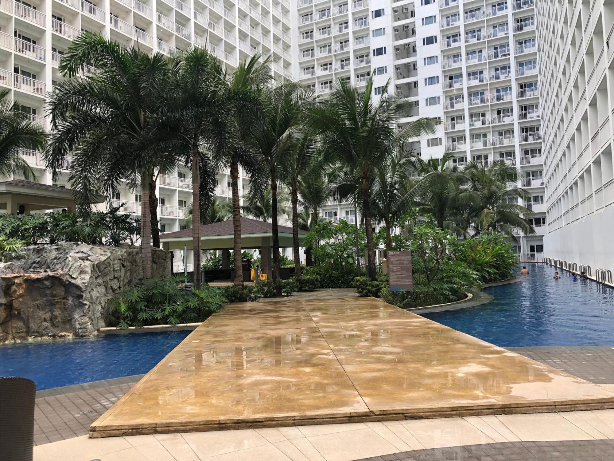 Shore Residences, Mall Of Complex By Pbyy Apartment Manila