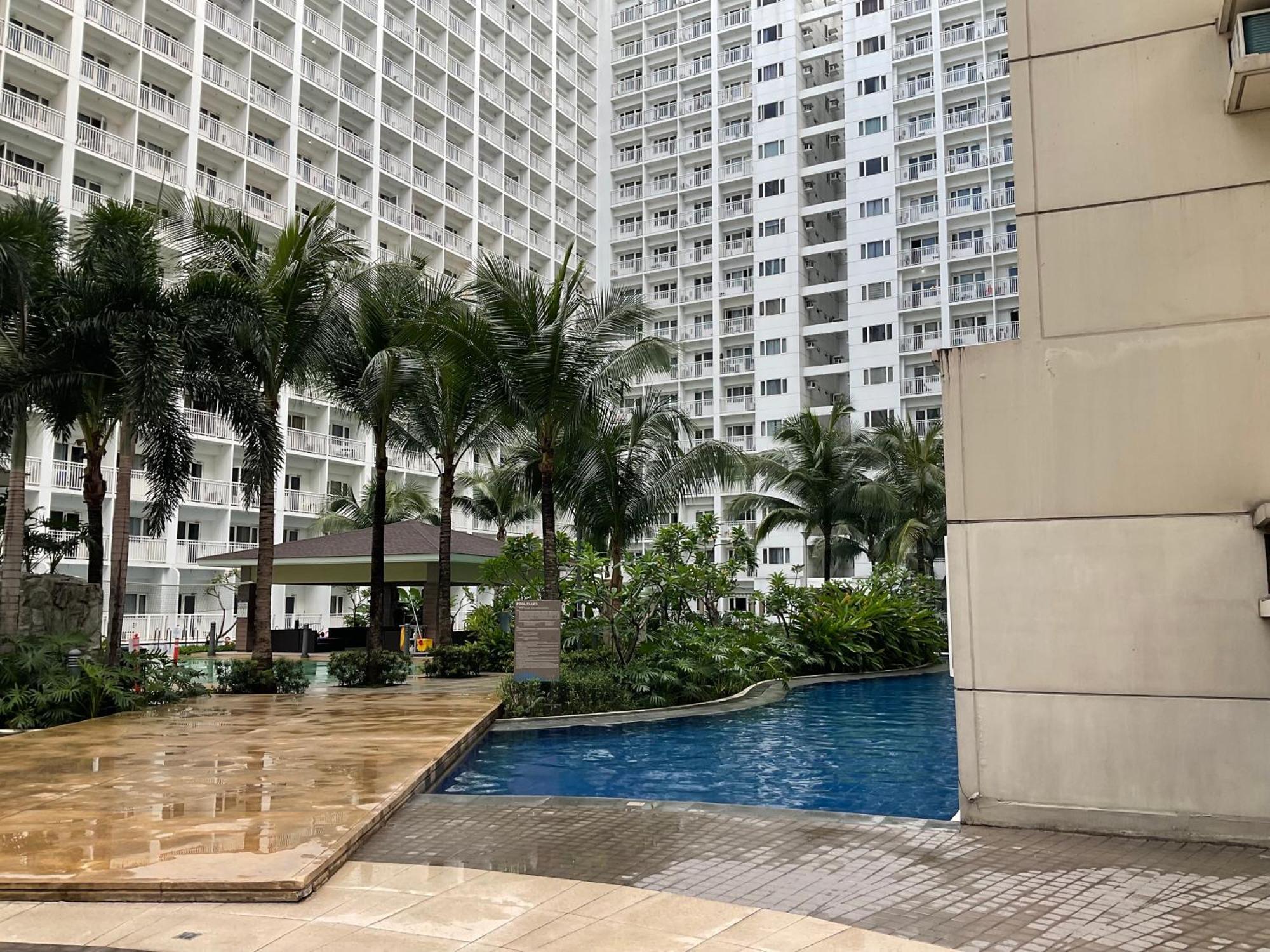 Shore Residences, Mall Of Complex By Pbyy Apartment Manila