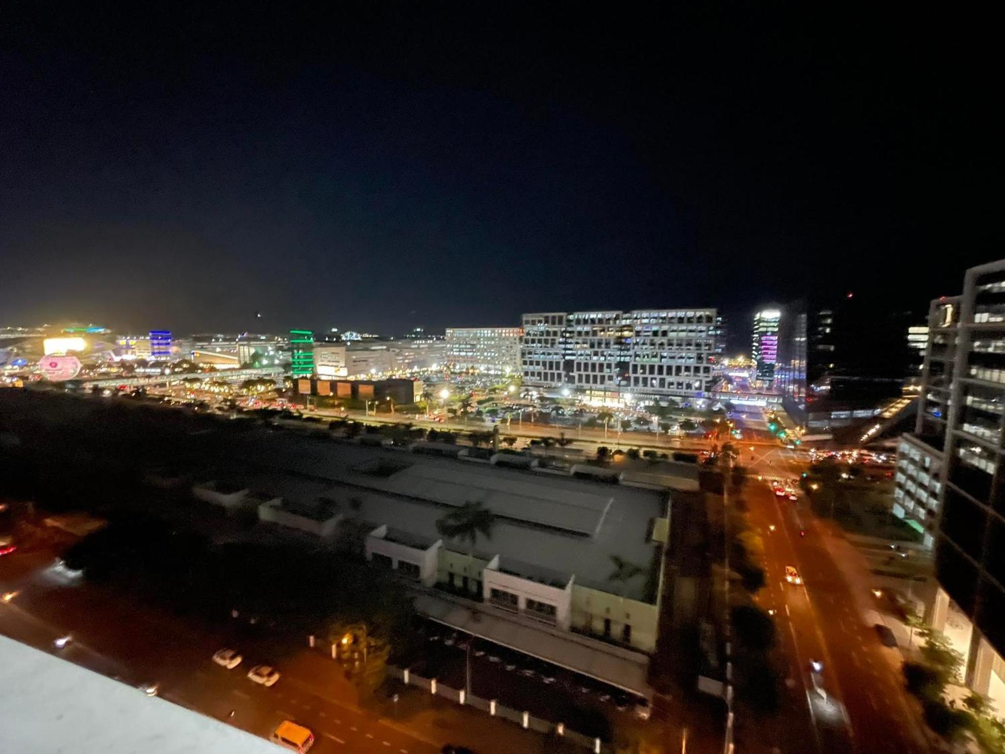 Shore Residences, Mall Of Complex By Pbyy * Manila