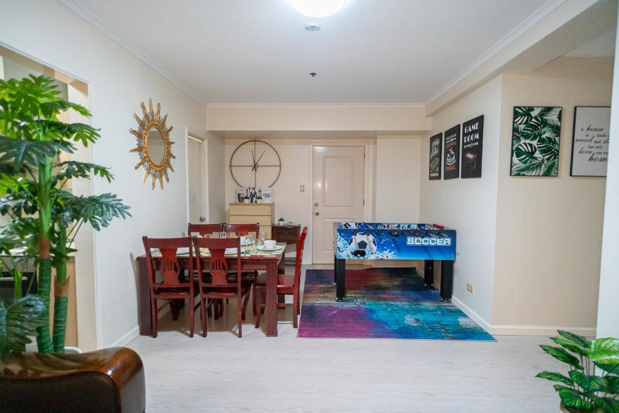 A2j Luxury 2br Bgc Near Sm Aura, Market2x Apartment Manila