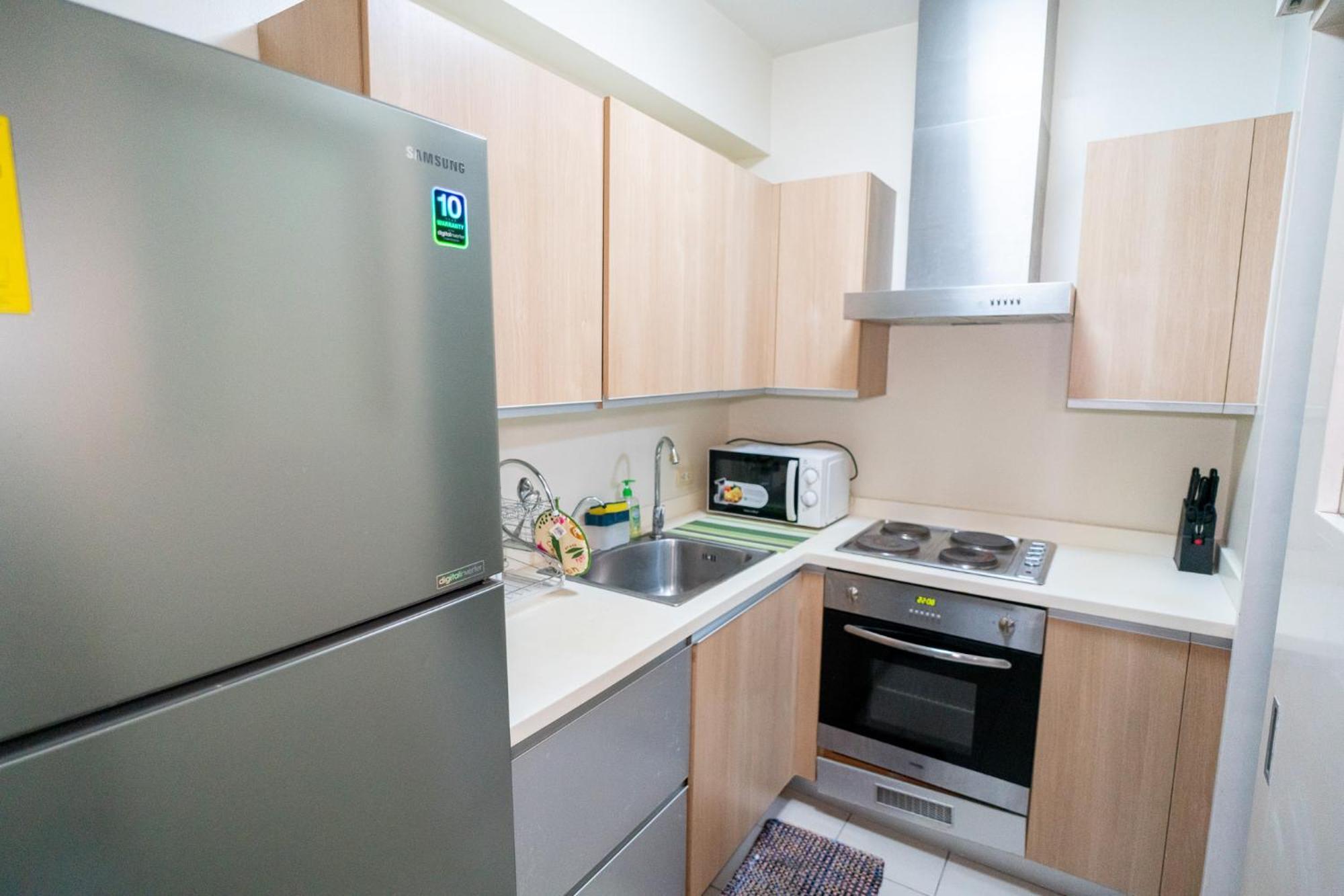 Apartment A2j Luxury 2br Bgc Near Sm Aura, Market2x Manila