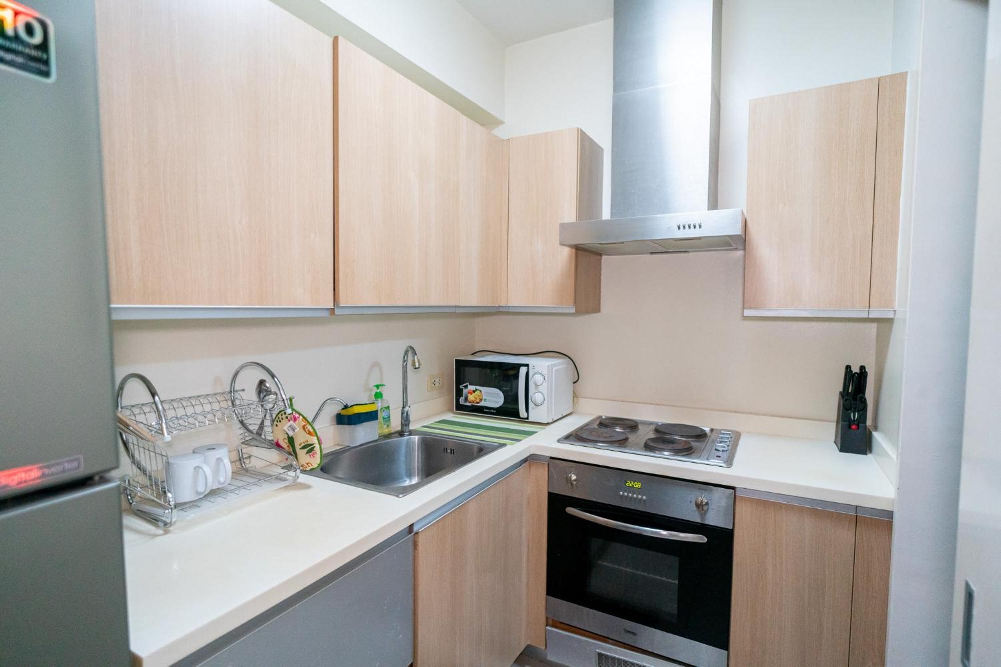 A2j Luxury 2br Bgc Near Sm Aura, Market2x Manila