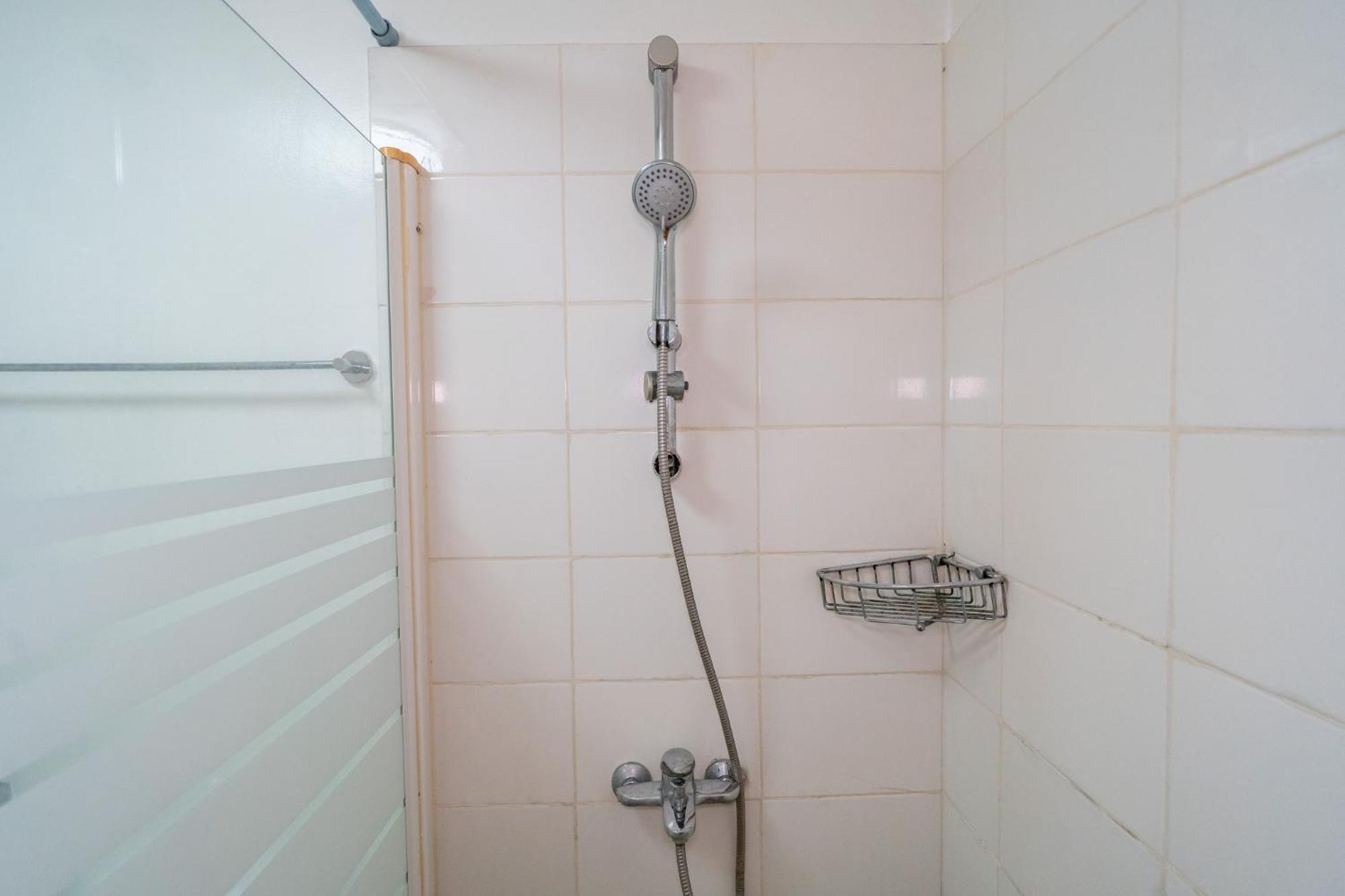 A2j Luxury 2br Bgc Near Sm Aura, Market2x *