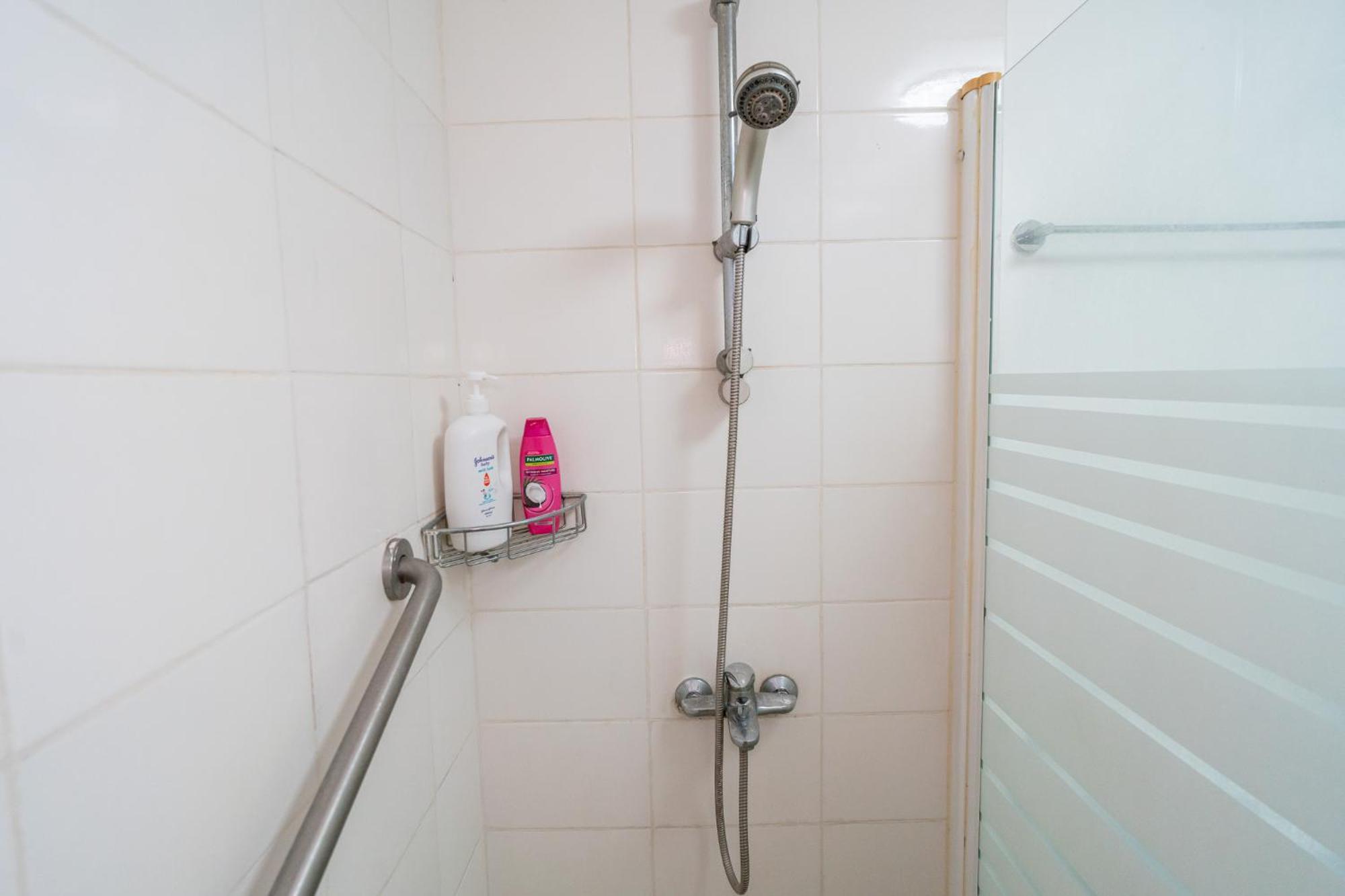 Apartment A2j Luxury 2br Bgc Near Sm Aura, Market2x Manila