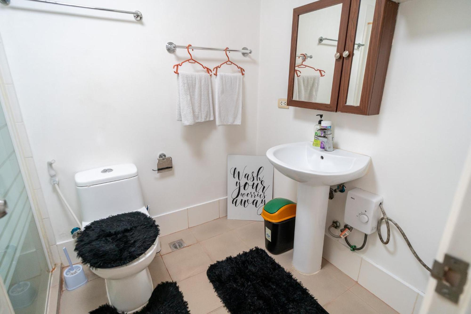 Apartment A2j Luxury 2br Bgc Near Sm Aura, Market2x