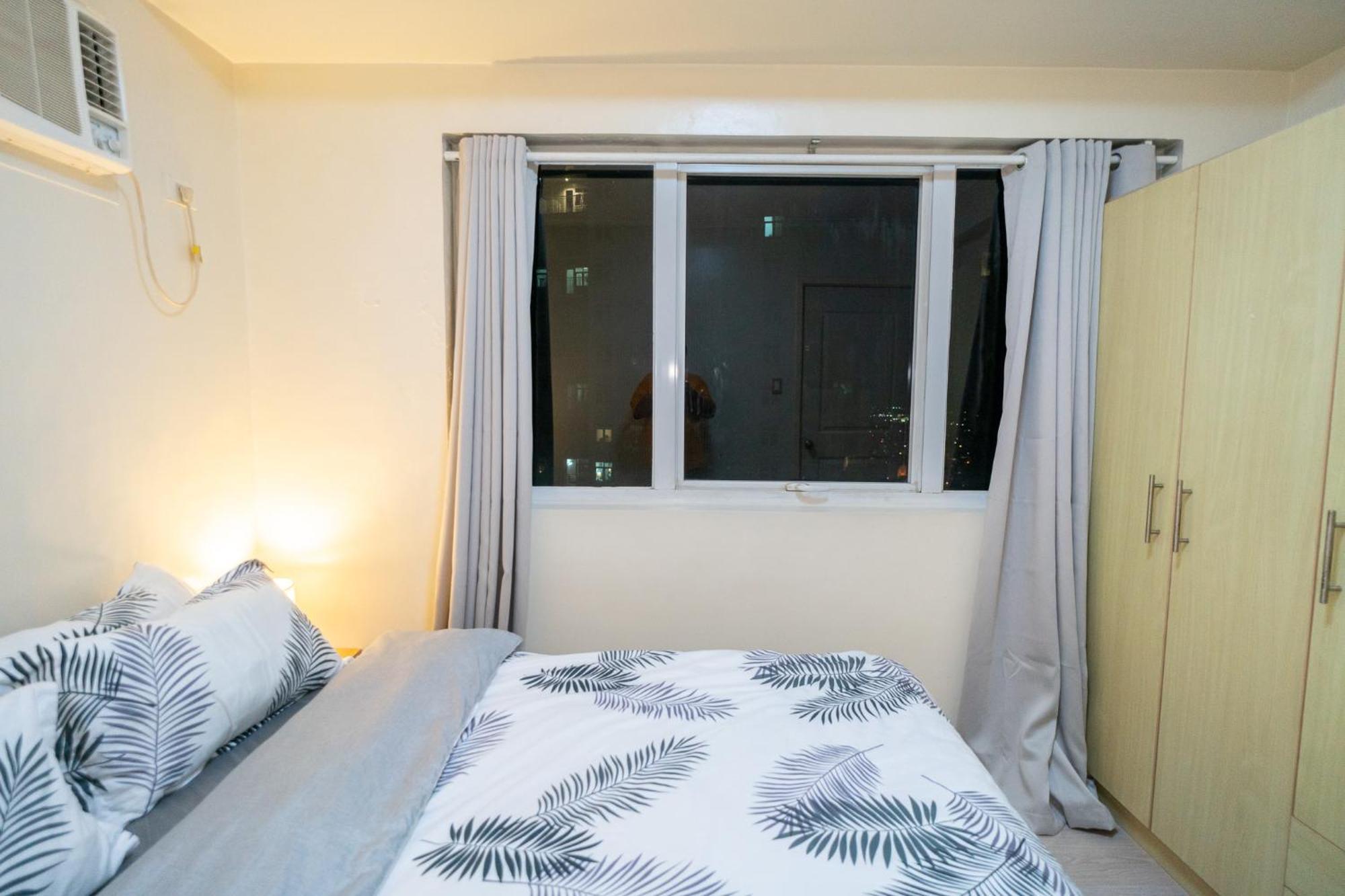 A2j Luxury 2br Bgc Near Sm Aura, Market2x *