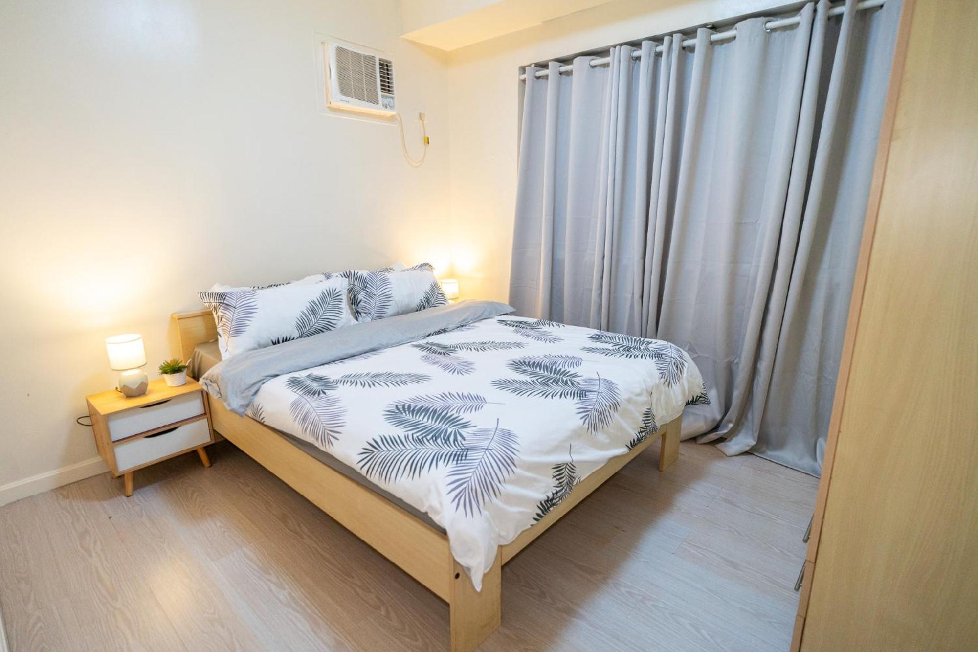 A2j Luxury 2br Bgc Near Sm Aura, Market2x Apartment *