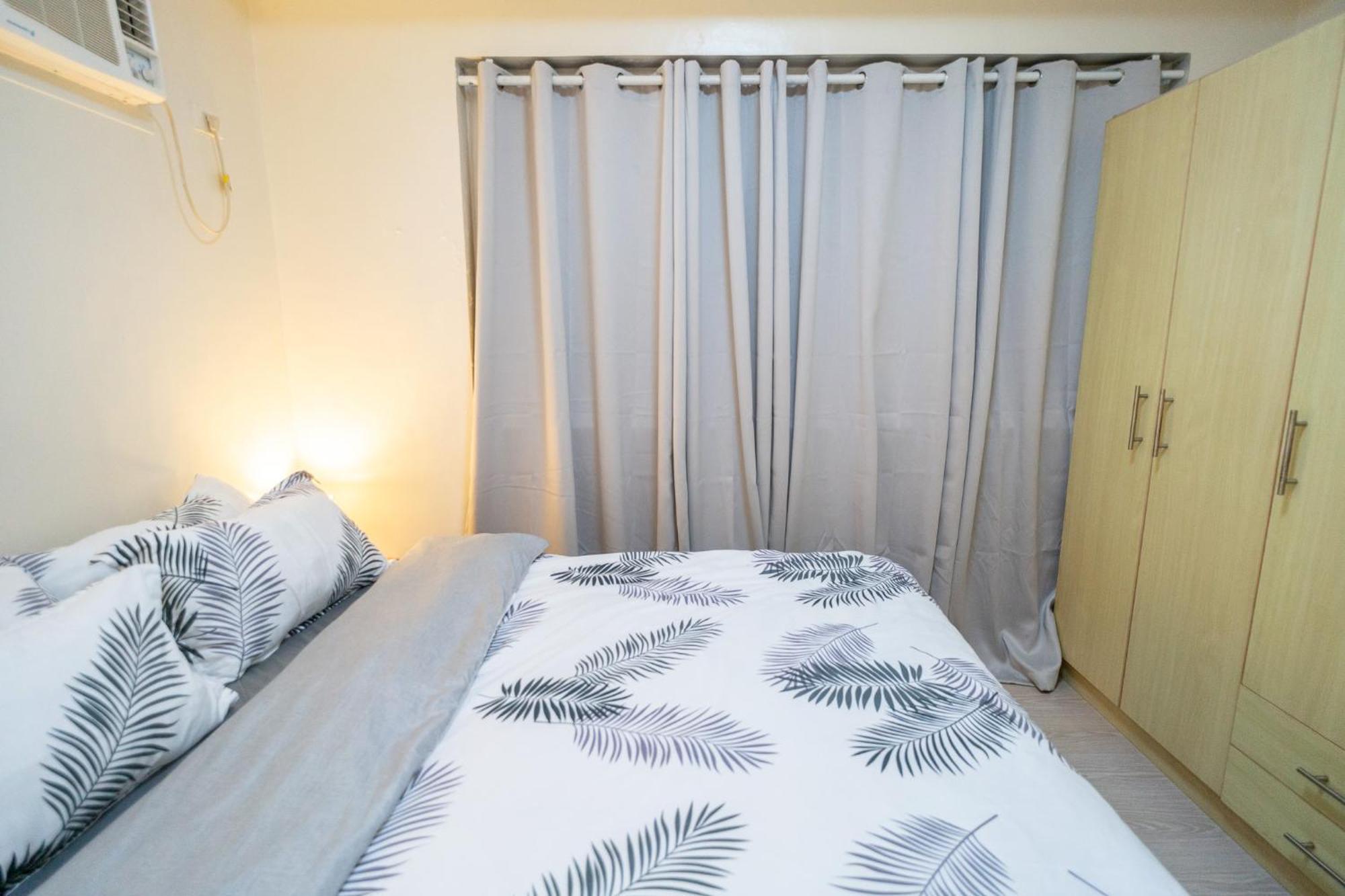 A2j Luxury 2br Bgc Near Sm Aura, Market2x * Manila