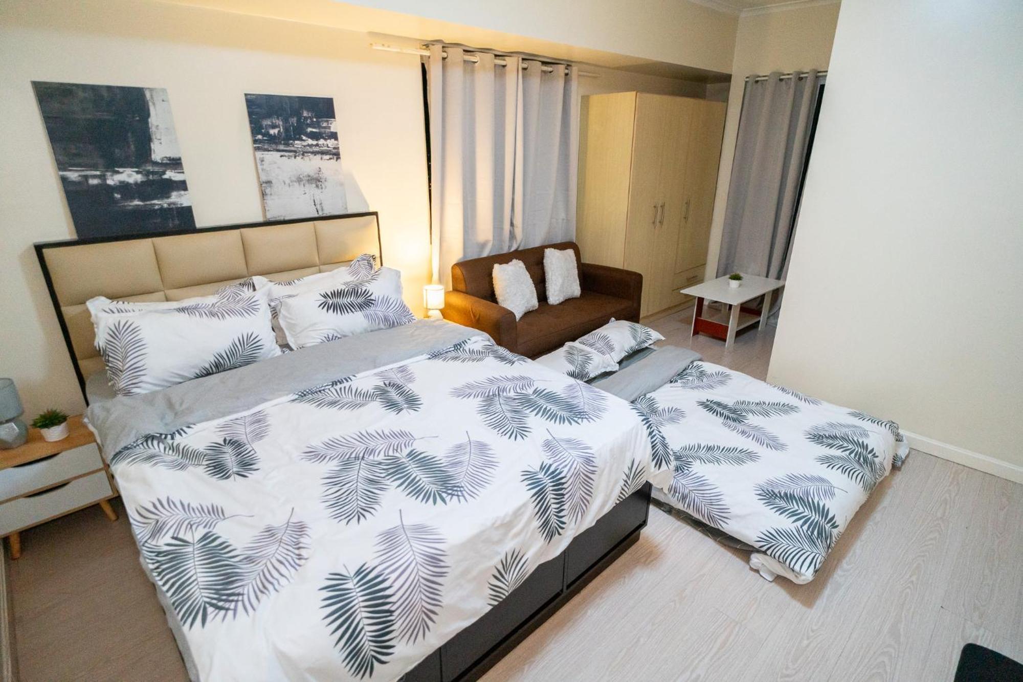 A2j Luxury 2br Bgc Near Sm Aura, Market2x Apartment